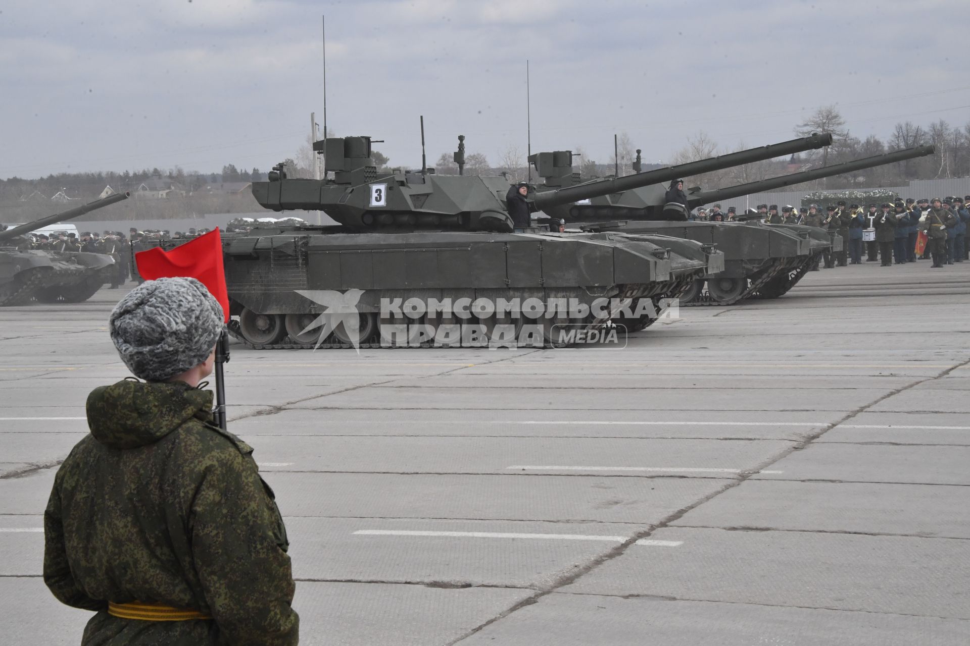 Московская область, Алабино. Танк Т-14 `Армата`  во время  репетиции военного парада, посвященного  72-й годовщине Победы в Великой Отечественной войне.