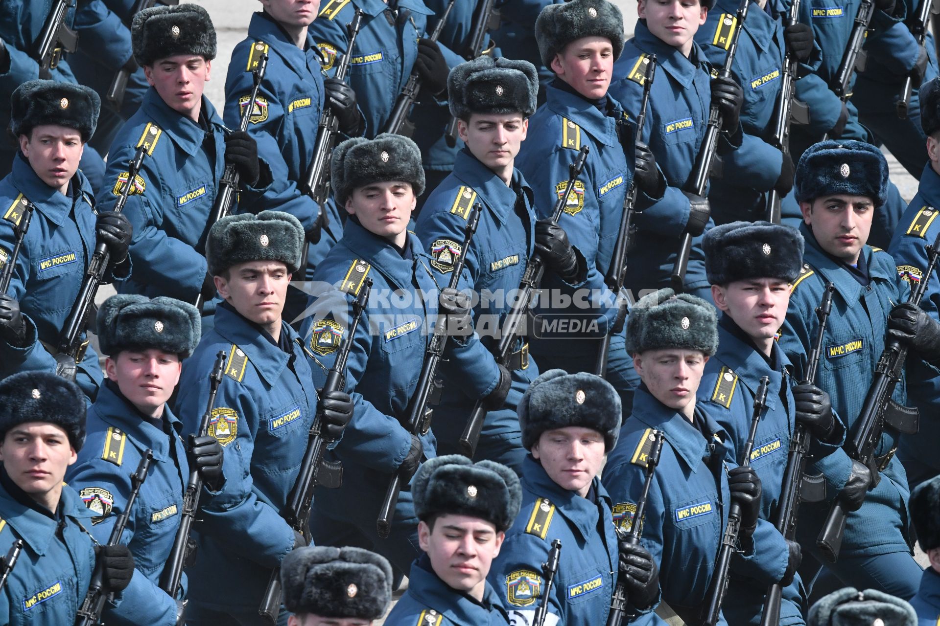 Московская область, Алабино. Участники пеших колонн парадного расчета войск на репетиции военного парада, посвященного  72-й годовщине Победы в Великой Отечественной войне.