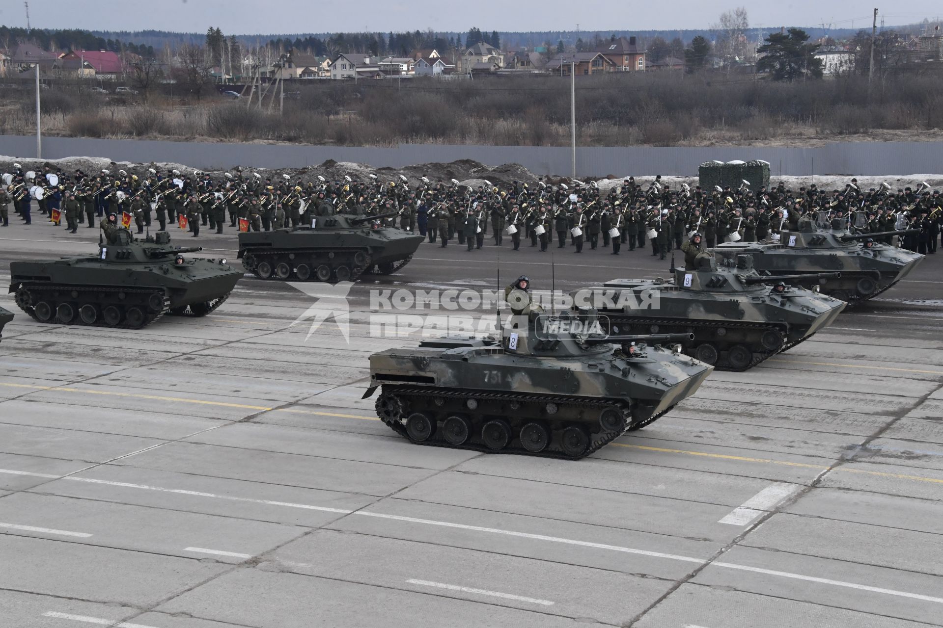 Московская область, Алабино.  БДМ-4  во время  репетиции военного парада, посвященного  72-й годовщине Победы в Великой Отечественной войне.