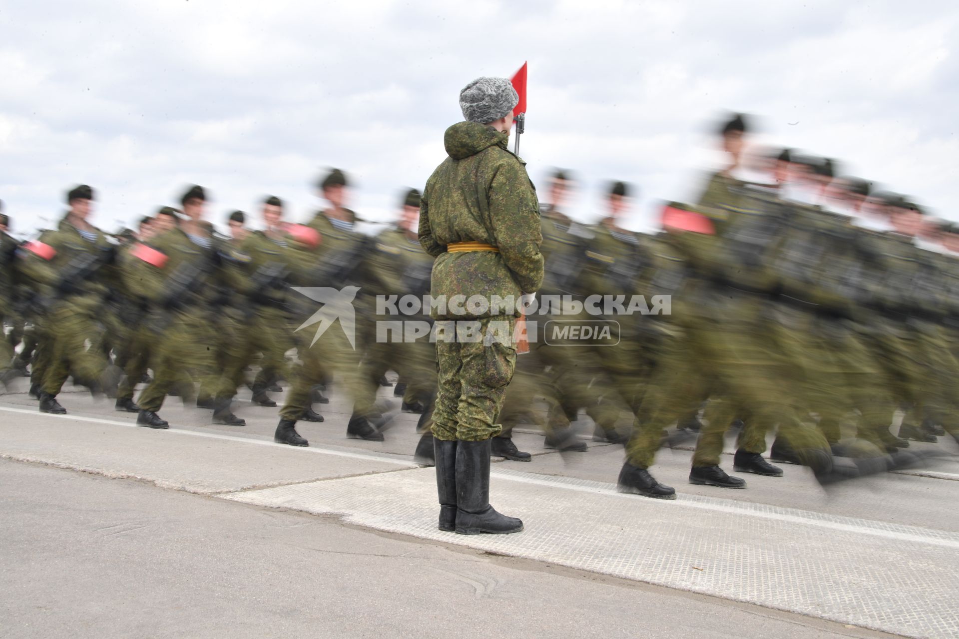 Московская область, Алабино. Участники пеших колонн парадного расчета войск на репетиции военного парада, посвященного  72-й годовщине Победы в Великой Отечественной войне.