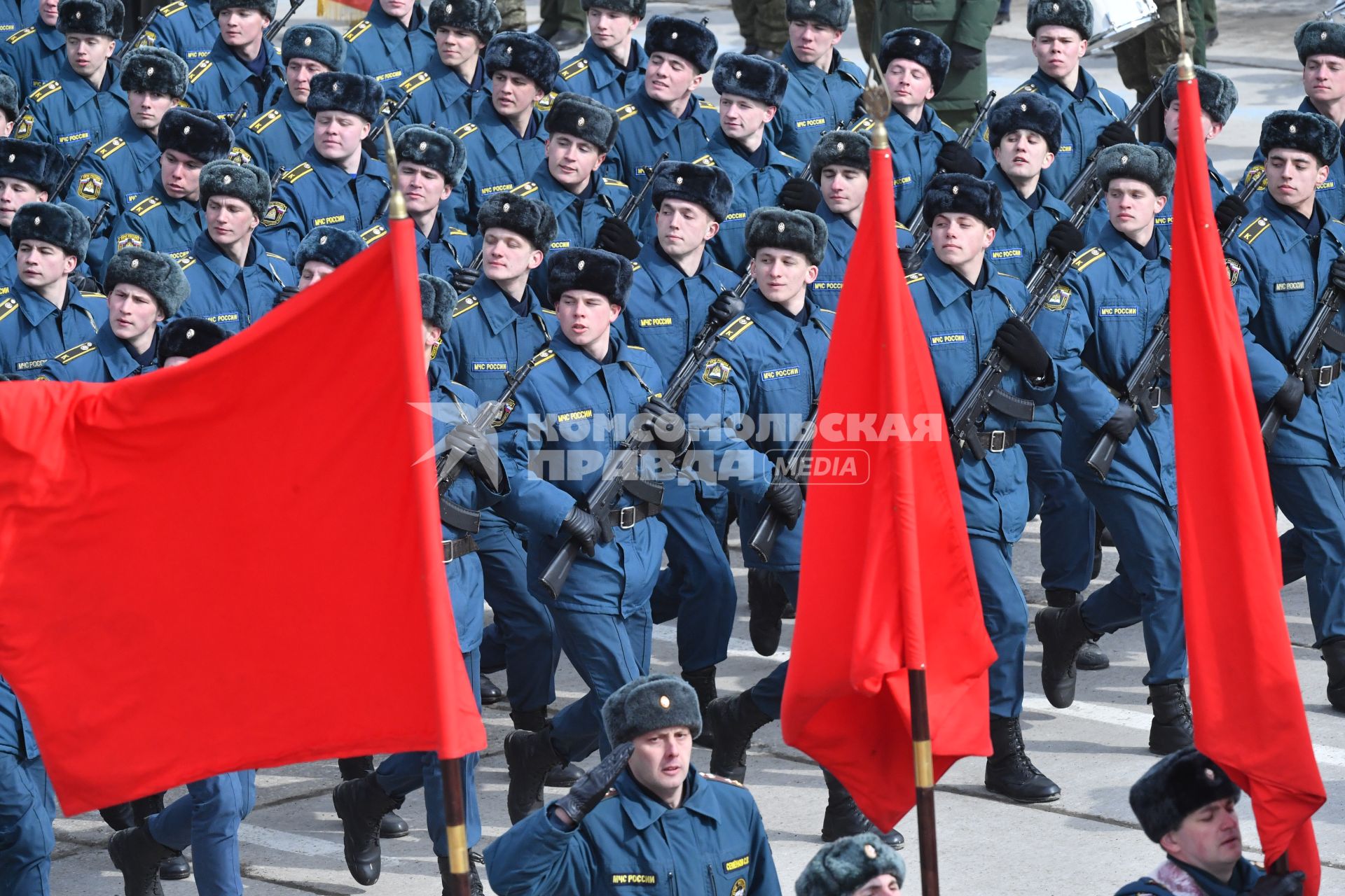 Московская область, Алабино. Участники пеших колонн парадного расчета войск на репетиции военного парада, посвященного  72-й годовщине Победы в Великой Отечественной войне.