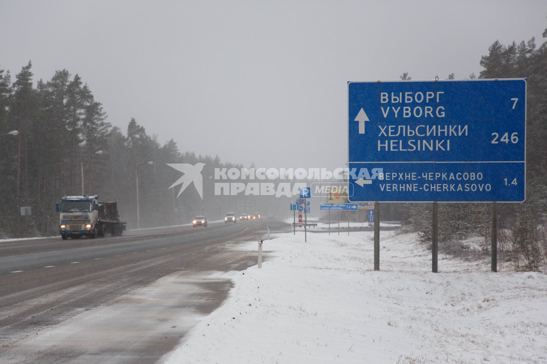 Ленинградская область. Автомобили на федеральной автомобильной дороге А-181 `Скандинавия`.