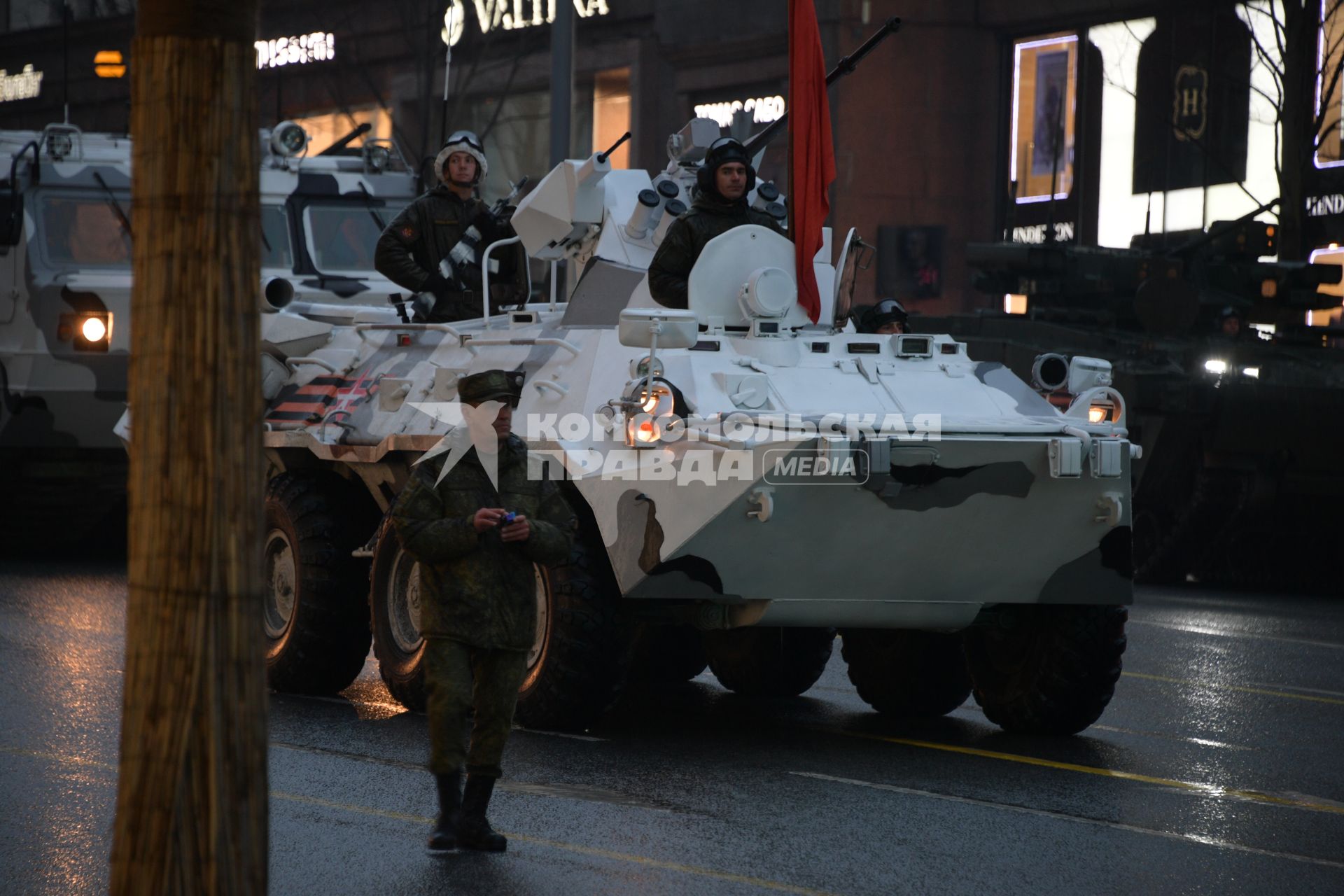 Москва. БТР-82А во время проезда военной техники по Тверской улице перед репетицией парада на Красной площади, посвященного 72-й годовщине Победы в Великой Отечественной войне.