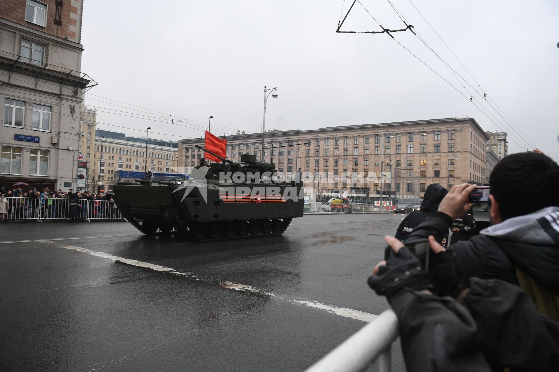 Москва.  БМП `Курганец-25` во время проезда военной техники по Тверской улице перед репетицией  парада на Красной площади, посвященного 72-й годовщине Победы в Великой Отечественной войне.