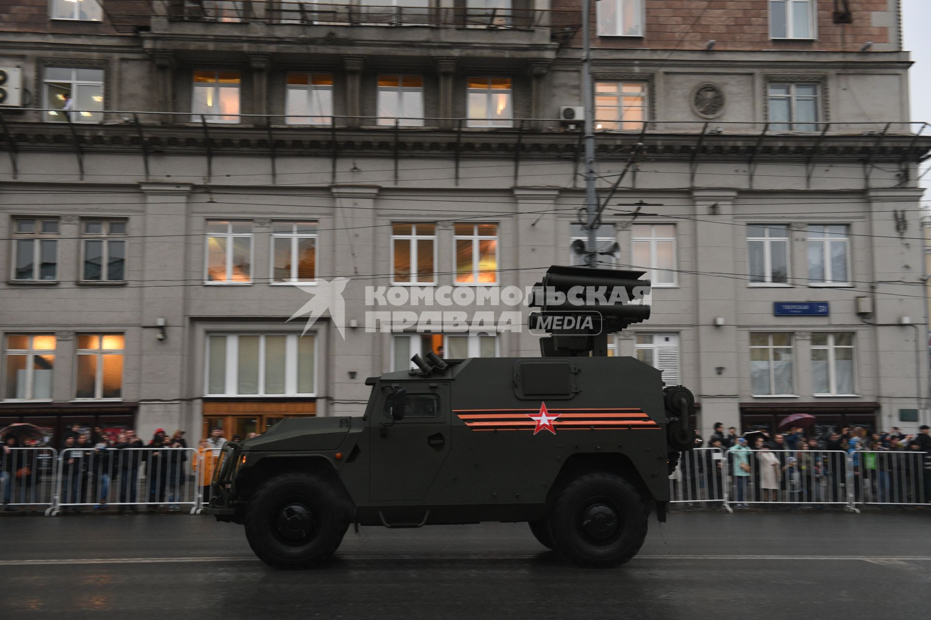 Москва.  Бронемашина `Корнет-Д1`  во время проезда военной техники по Тверской улице перед репетицией  парада на Красной площади, посвященного 72-й годовщине Победы в Великой Отечественной войне.