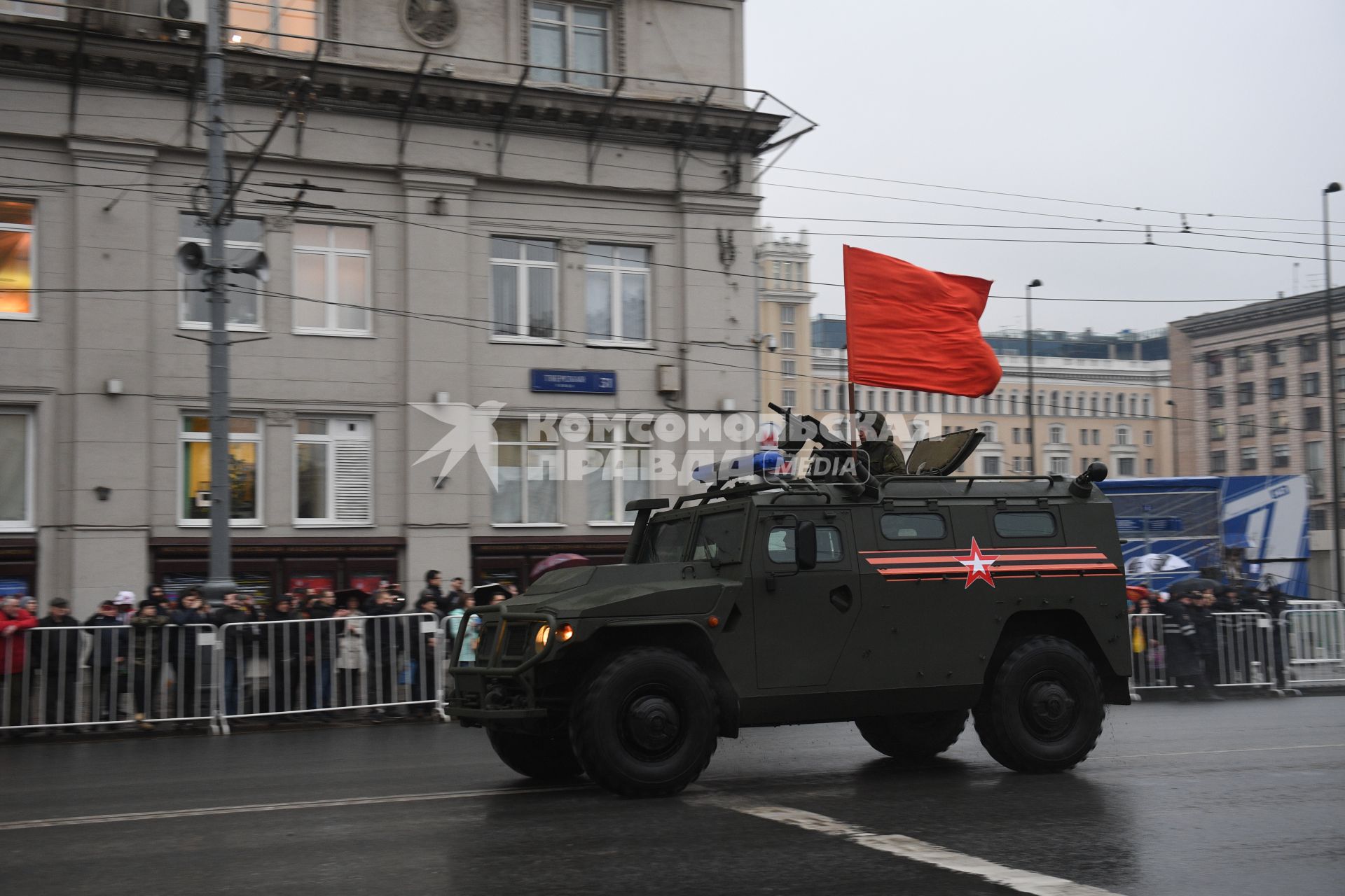 Москва.  Бронемашина `Тигр-М` во время проезда военной техники по Тверской улице перед репетицией  парада на Красной площади, посвященного 72-й годовщине Победы в Великой Отечественной войне.