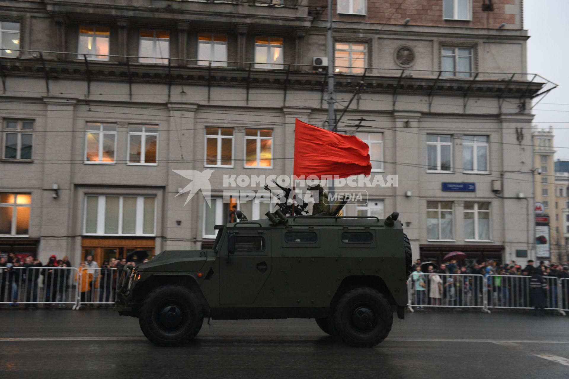 Москва.  Бронемашина `Тигр-М` во время проезда военной техники по Тверской улице перед репетицией  парада на Красной площади, посвященного 72-й годовщине Победы в Великой Отечественной войне.