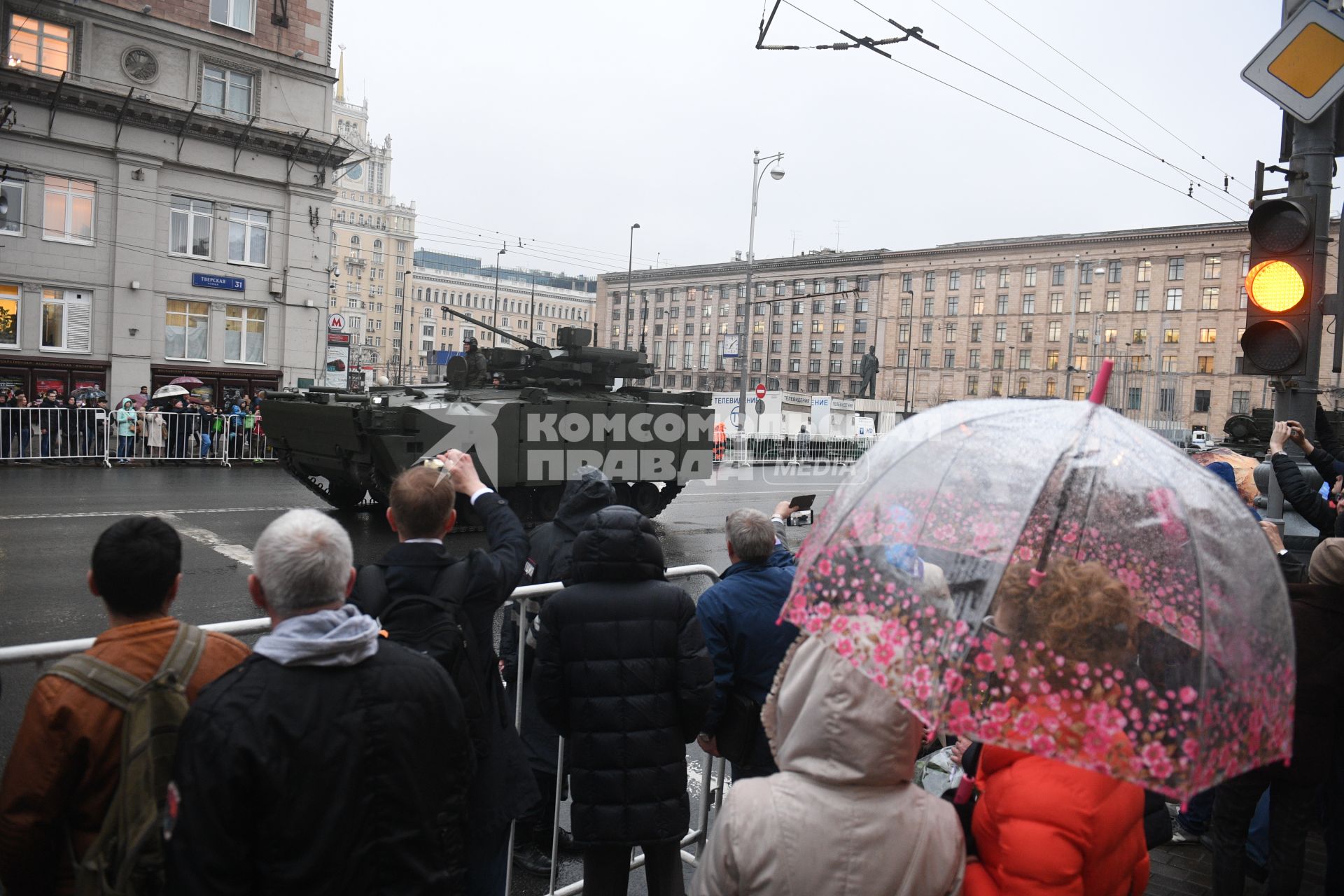 Москва.  БМП `Курганец-25` во время проезда военной техники по Тверской улице перед репетицией  парада на Красной площади, посвященного 72-й годовщине Победы в Великой Отечественной войне.