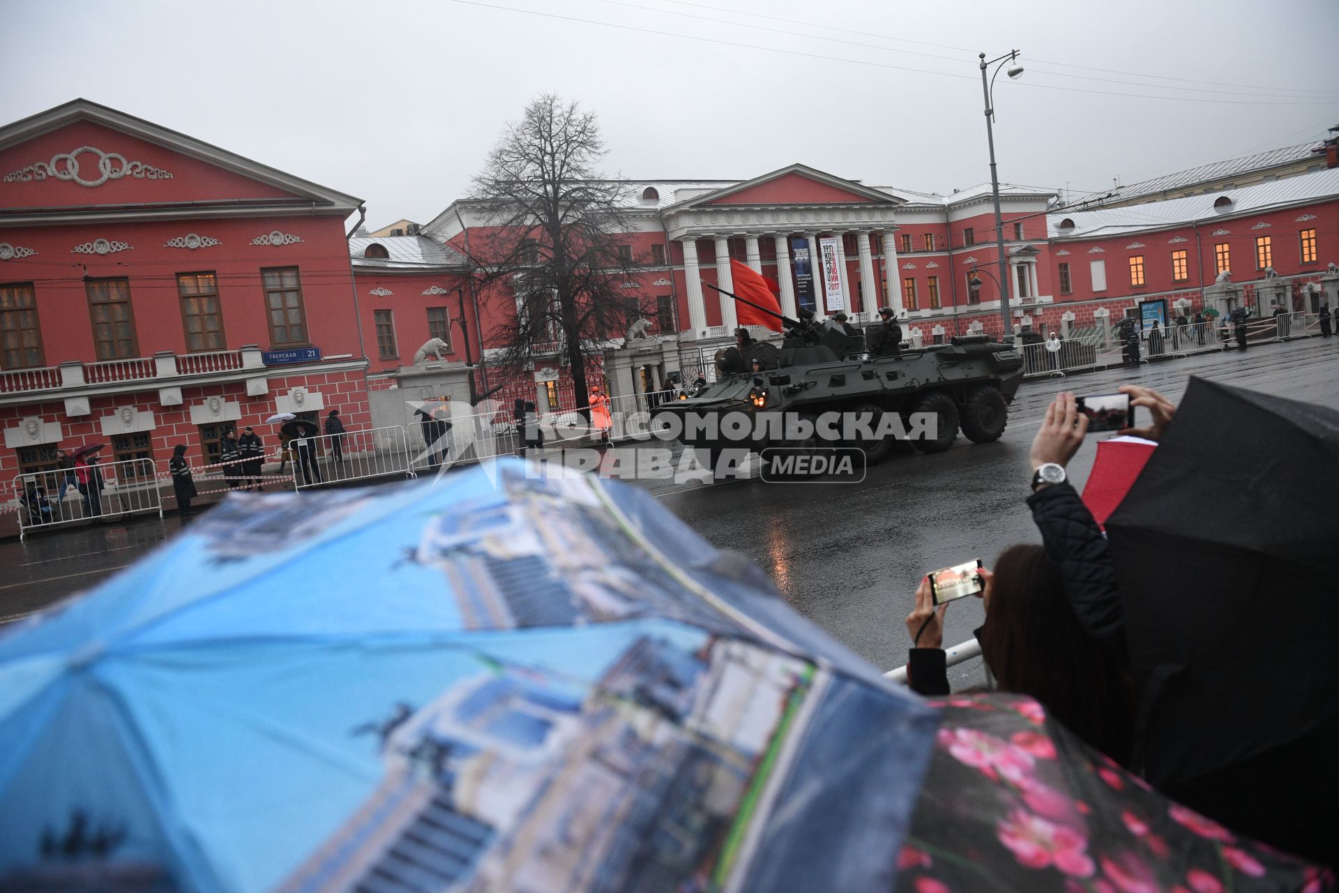 Москва. БТР-82А  во время проезда военной техники по Тверской улице перед репетицией  парада на Красной площади, посвященного 72-й годовщине Победы в Великой Отечественной войне.