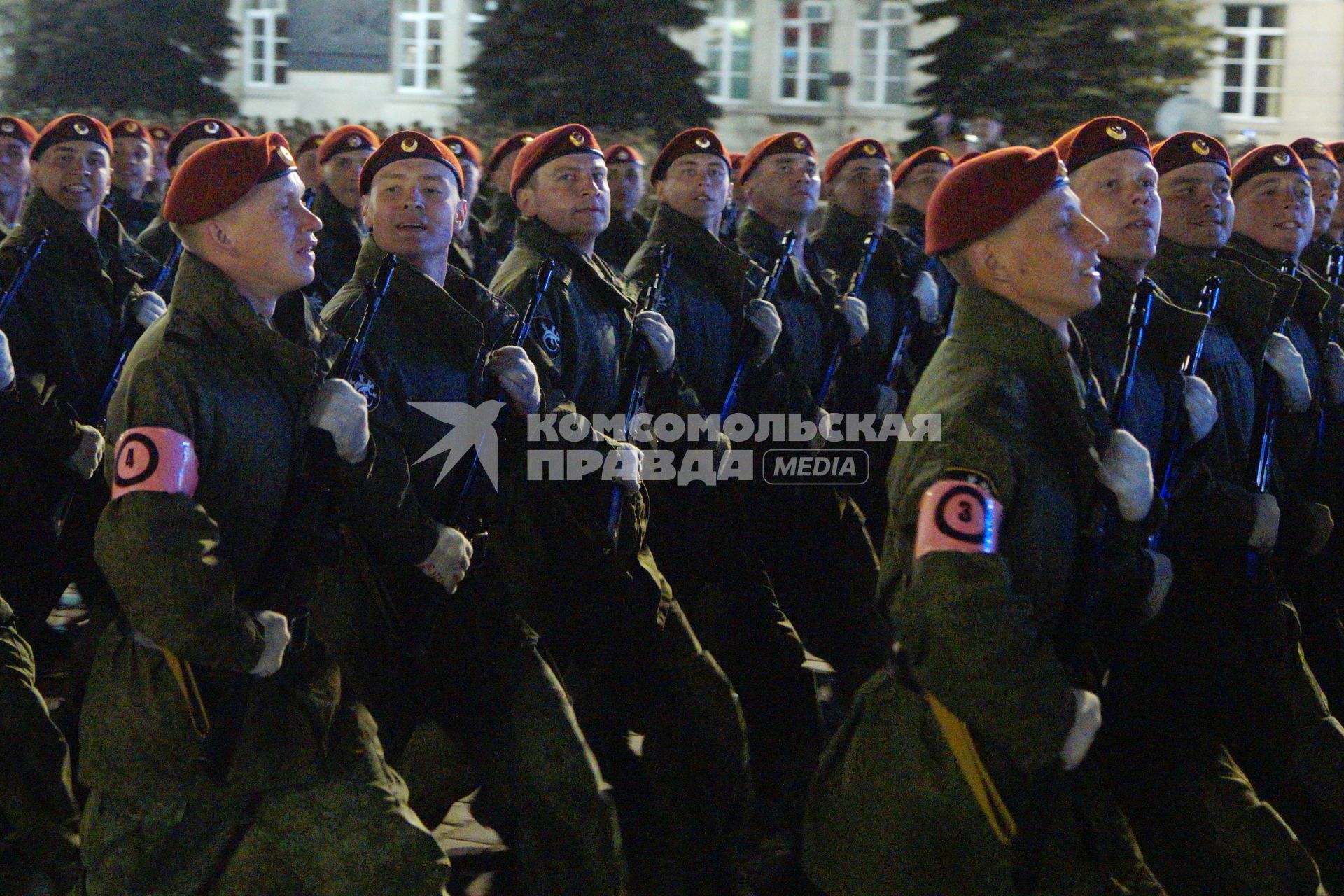 Екатеринбург. Военнослужащие Росгвардии во время репетиции парада к дню победы