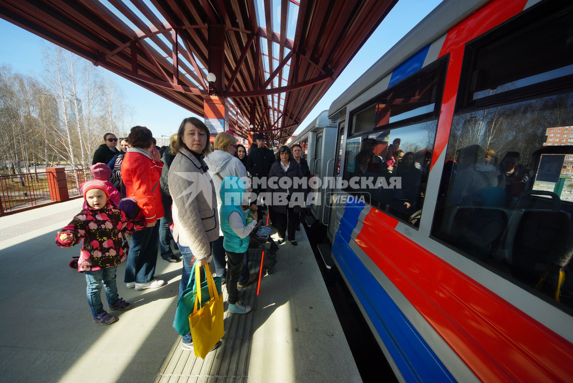 Екатеринбург.  На платформе Свердловской детской железной дороге в ЦПКиО им.Маяковского.