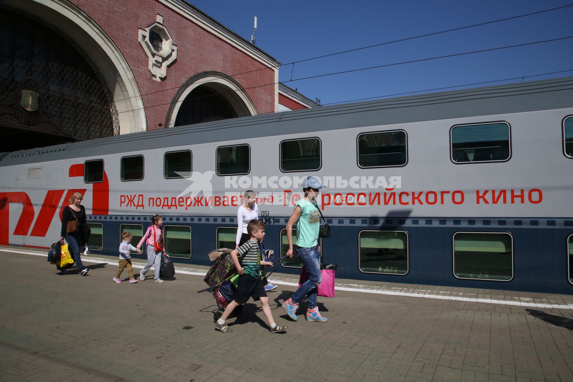 Диск 212.  Поезд имени  народного артиста СССР Вячеслава Тихонова