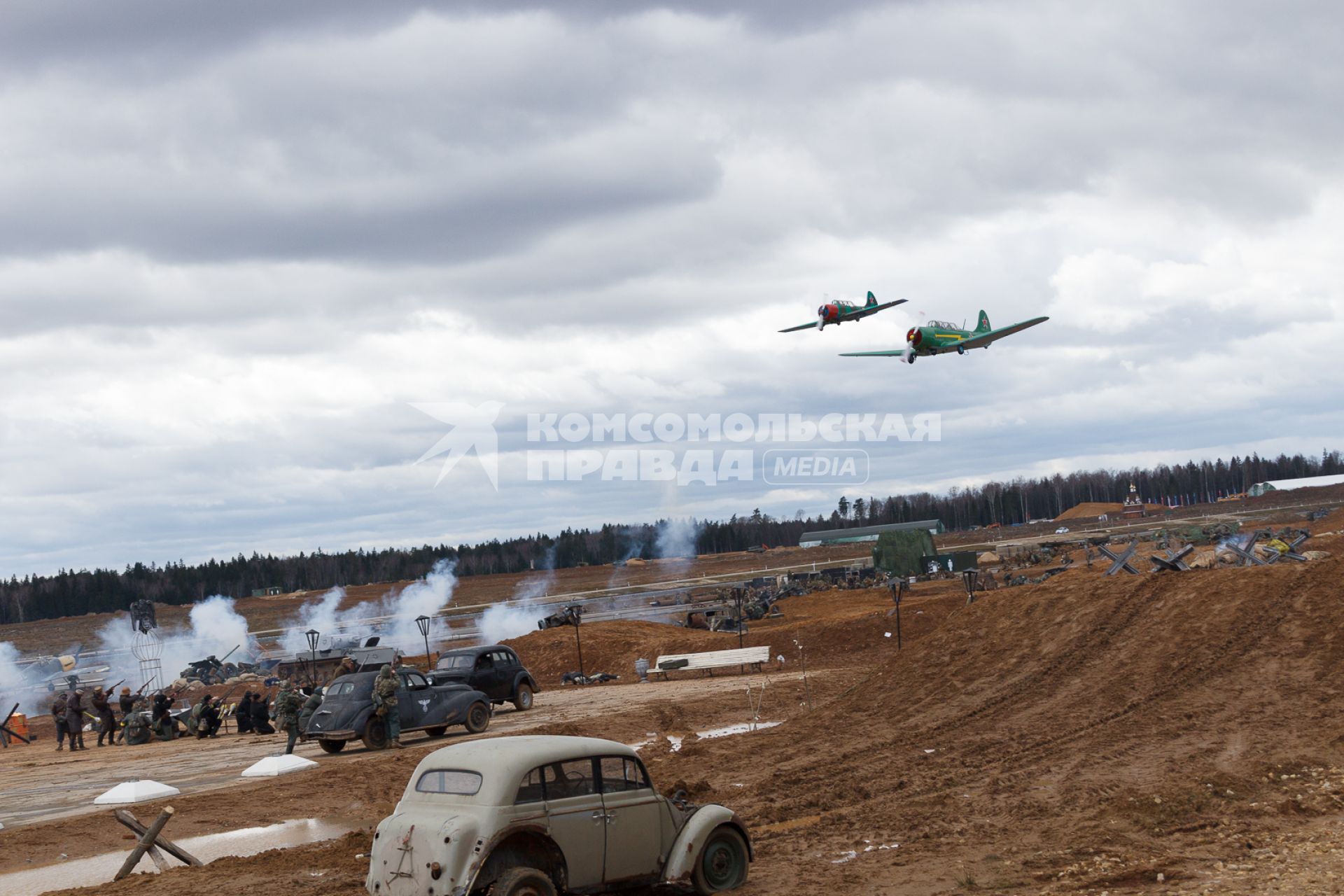 Московская область, г. Кубинка. Участники военно-исторической реконструкции Берлинской наступательной операции Красной армии во время Великой Отечественной войны на территории военно-патриотического парка культуры и отдыха Вооруженных сил РФ `Патриот`.