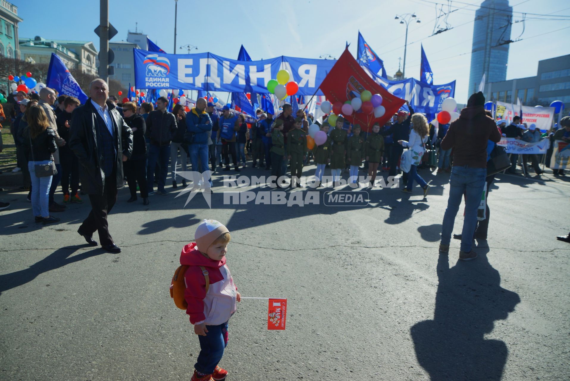 Екатеринбург. Перед началом шествия колонны профсоюзов в день весны и труда.