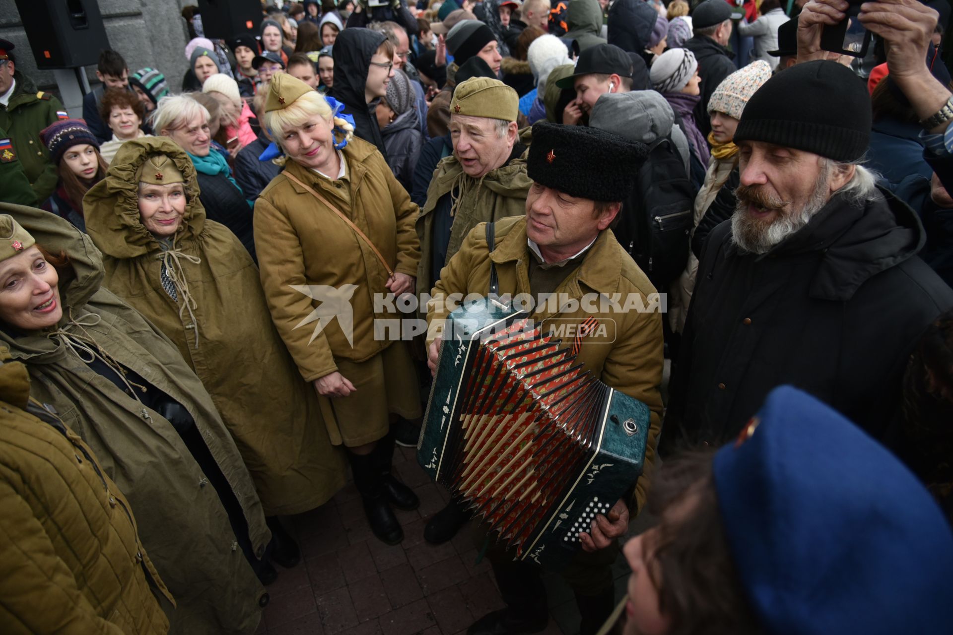 Новосибирск. Прибытие агитпоезда `Армия Победы 2017 ` на вокзал Новосибирск-Главный.