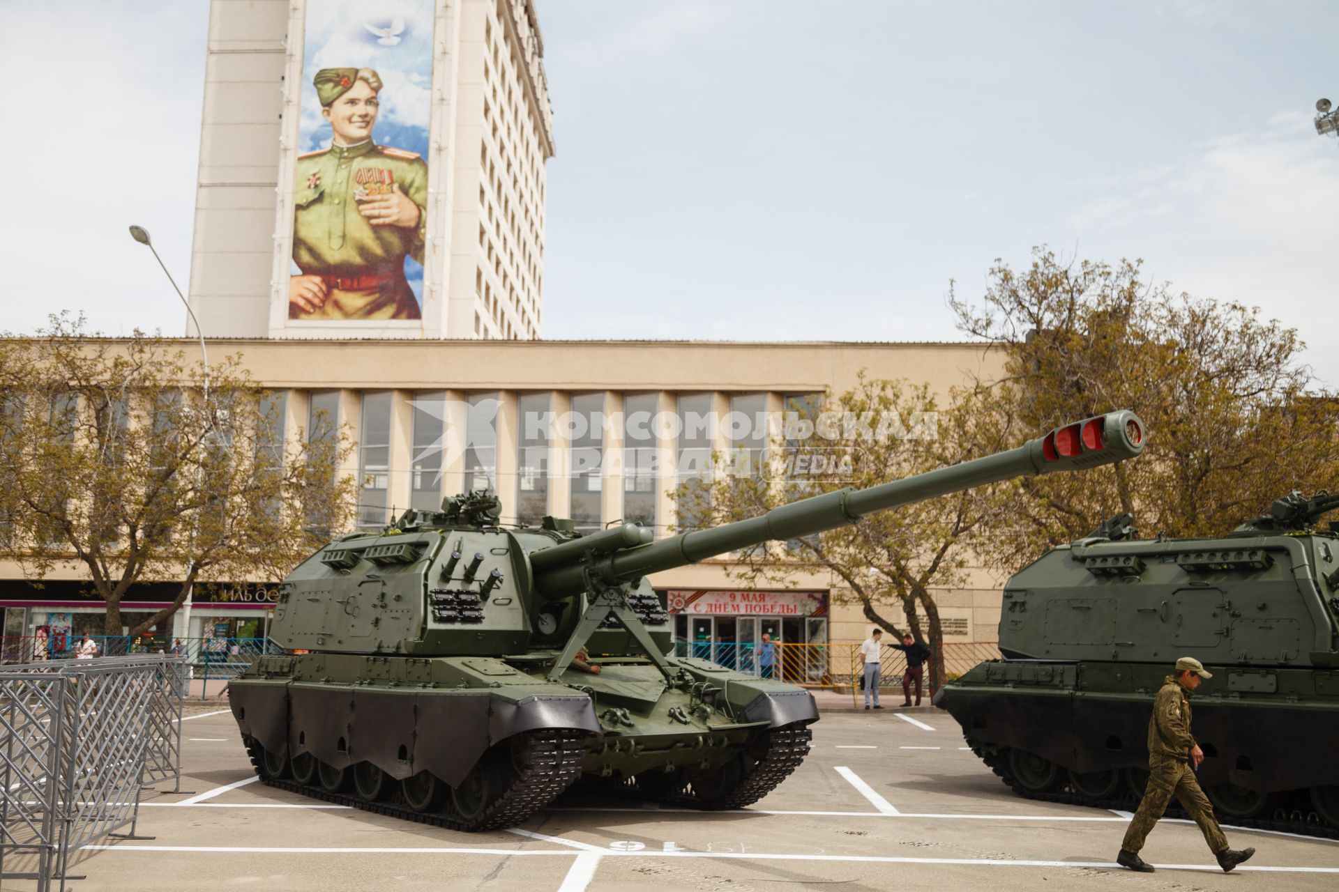 Ставрополь. Самоходная гаубица `Мста-С`    на площади Ленина в рамках проведения репетиции Парада Победы.