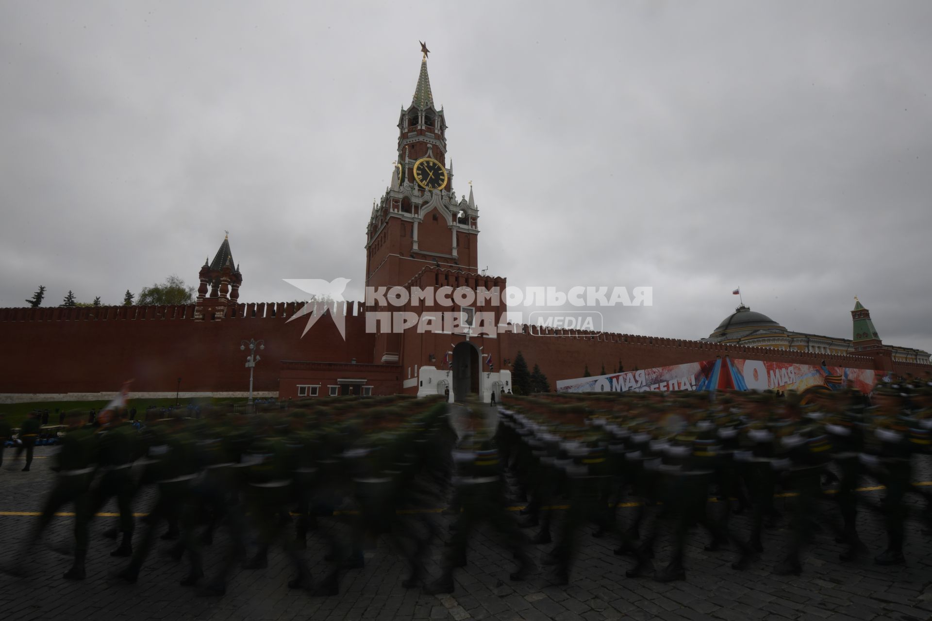 Москва.  Военнослужащие  на Красной площади во время военного парада, посвященного 72-й годовщине Победы в Великой Отечественной войне.