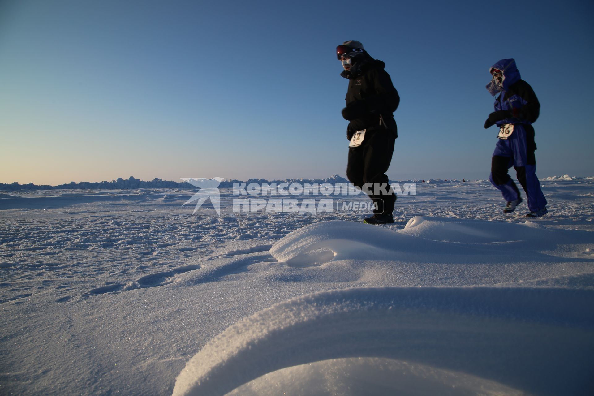 Северный полюс, лагерь `Барнео`. Участники марафона на Северном полюсе (NORTH POLE MARATHON 2017) .