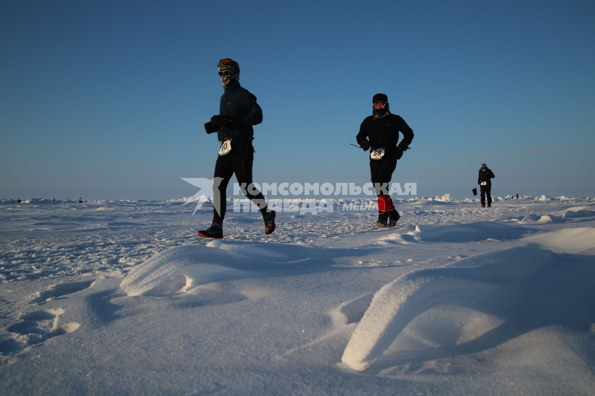 Северный полюс, лагерь `Барнео`. Участники марафона на Северном полюсе (NORTH POLE MARATHON 2017) .