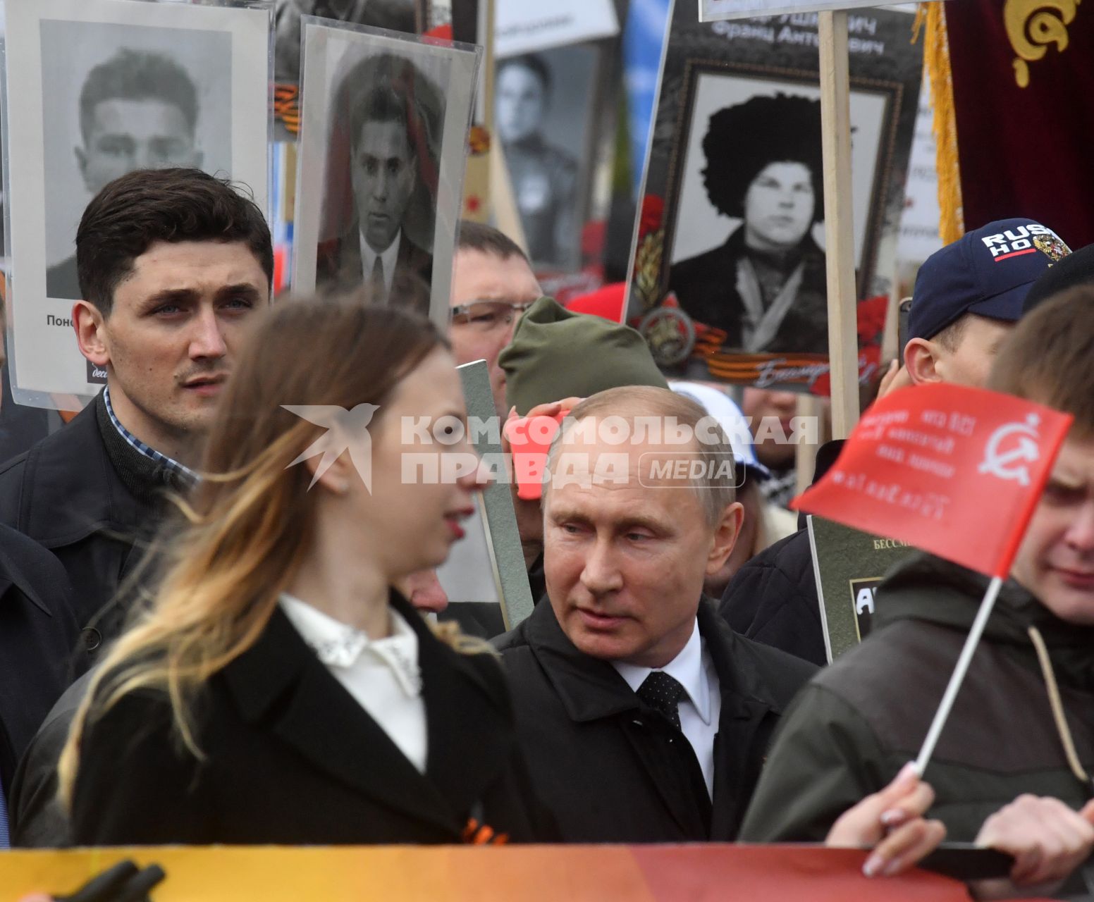 Москва.  Президент РФ Владимир Путин принимает участие в шествии патриотической акции `Бессмертный полк` в честь 72-й годовщины Победы в Великой Отечественной войне 1941-1945 годов.