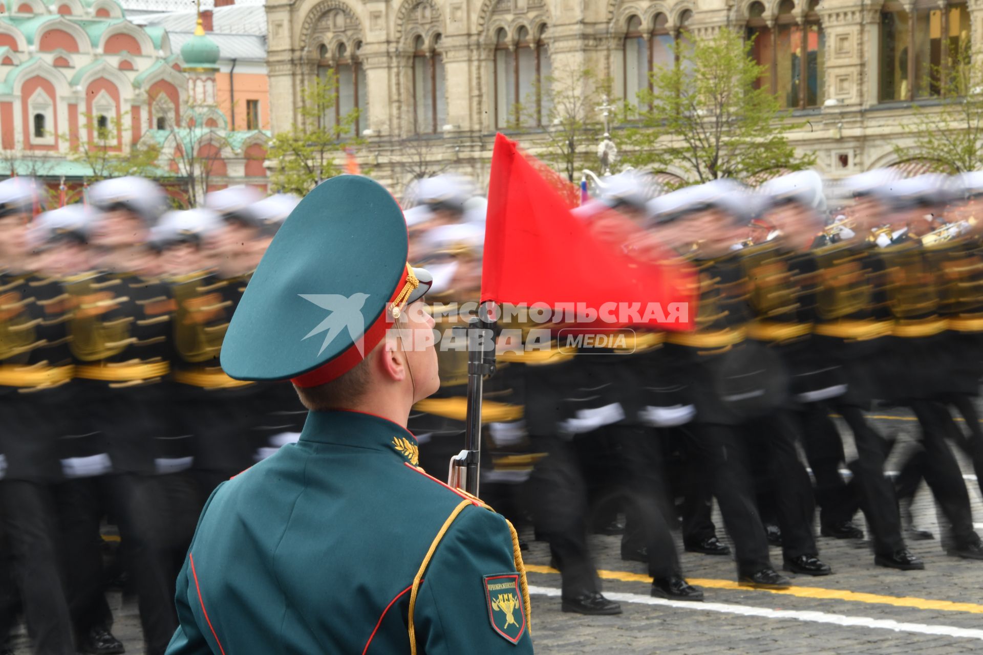 Москва.  Военнослужащие  на Красной площади во время военного парада, посвященного 72-й годовщине Победы в Великой Отечественной войне.