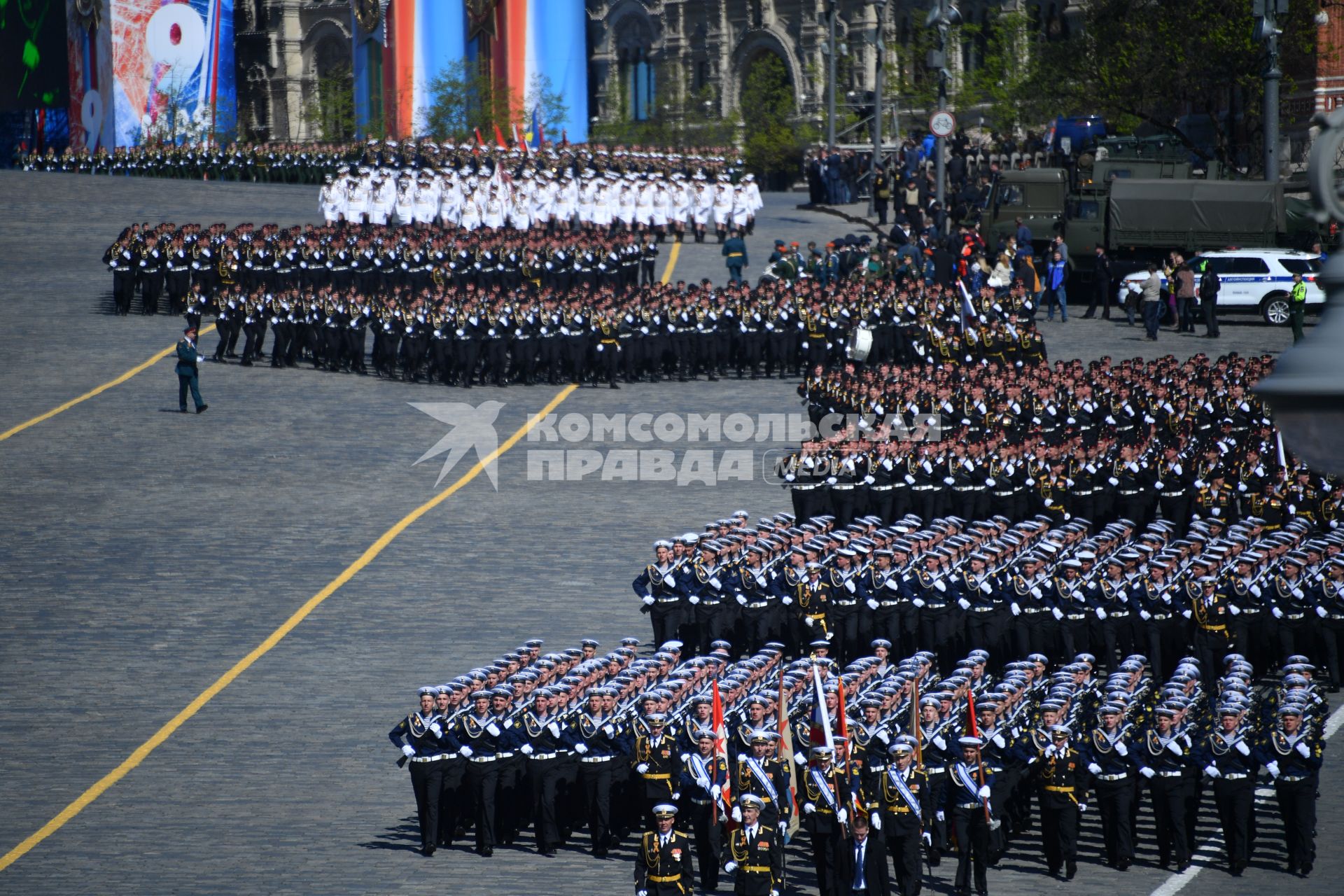 Москва.  Военнослужащиево время    генеральной репетиции военного  парада , посвященного 72-й годовщине Победы в Великой Отечественной войне .