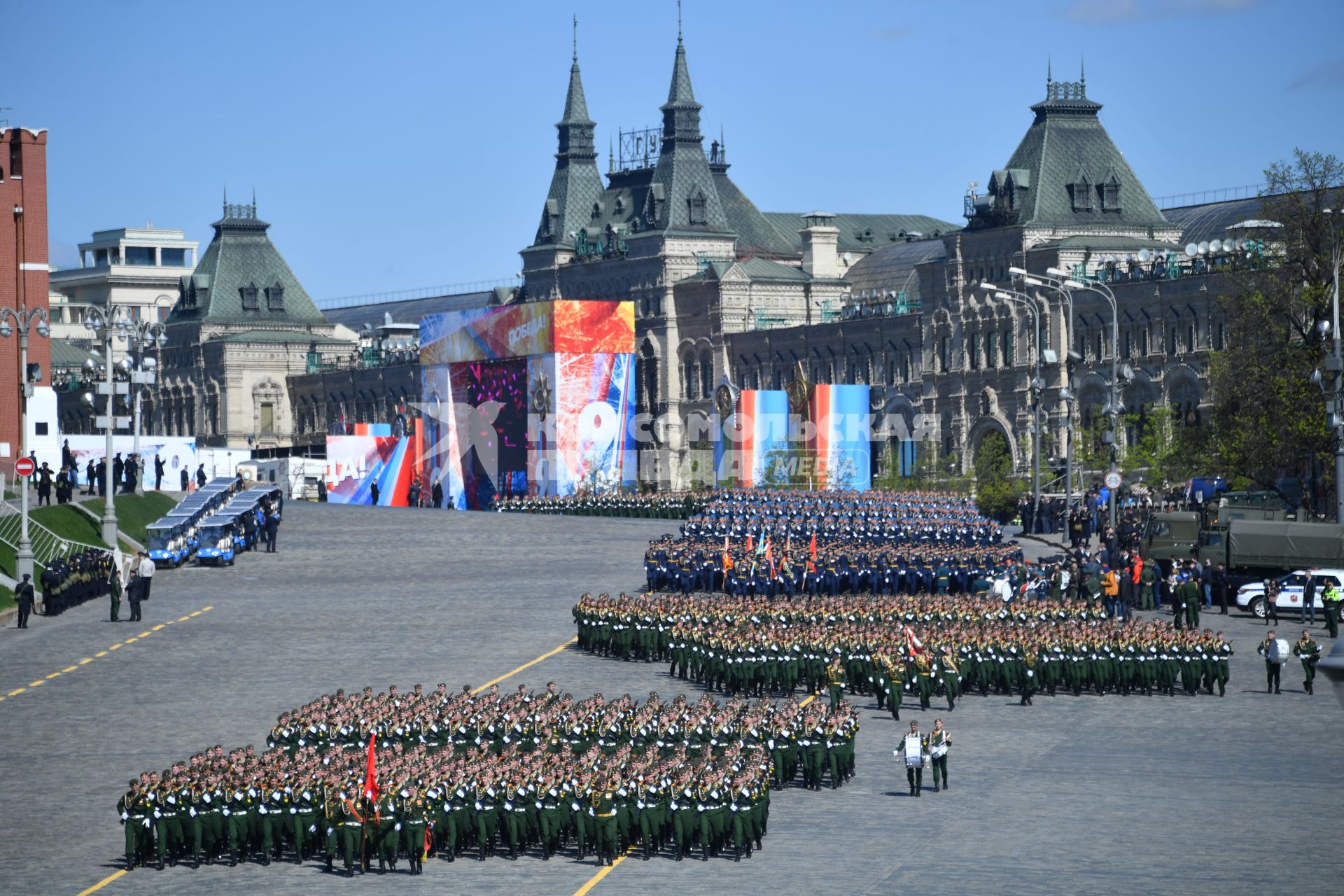 Москва.  Военнослужащие перед началом  генеральной репетиции военного  парада , посвященного 72-й годовщине Победы в Великой Отечественной войне .