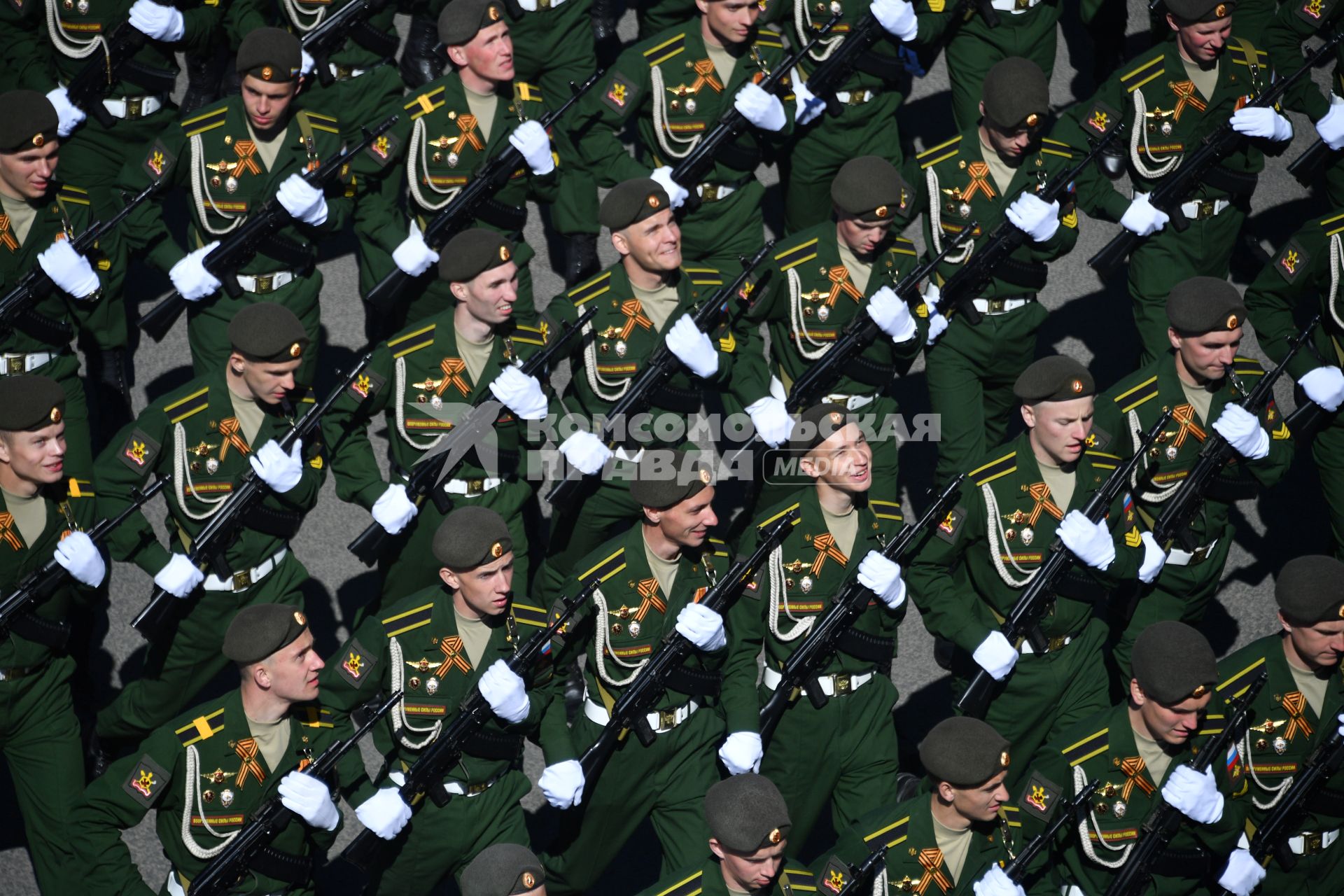 Москва.  Военнослужащие во время    генеральной репетиции военного  парада , посвященного 72-й годовщине Победы в Великой Отечественной войне .