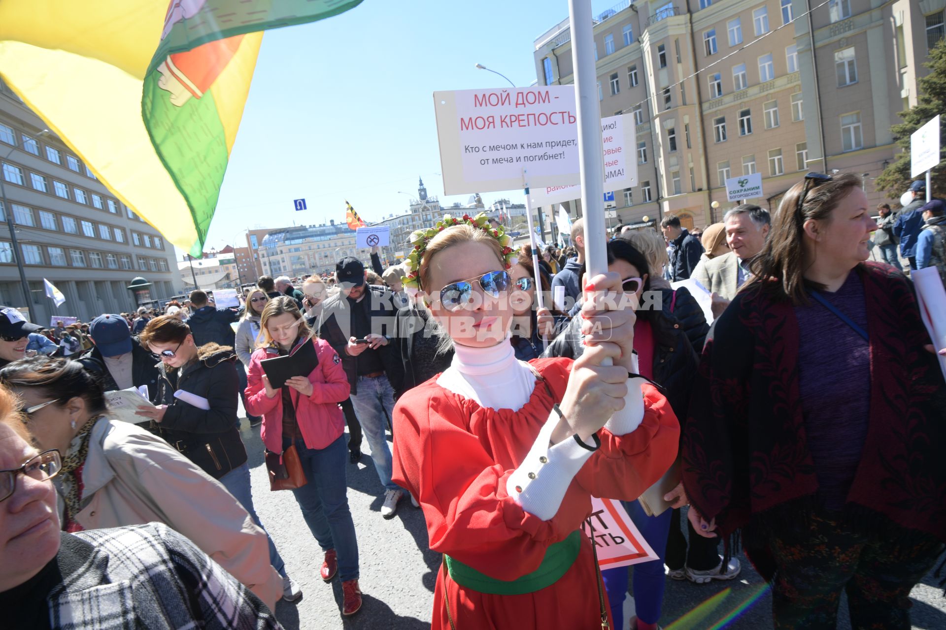 Москва. Участница митинга на проспекте Академика Сахарова против сноса пятиэтажек.