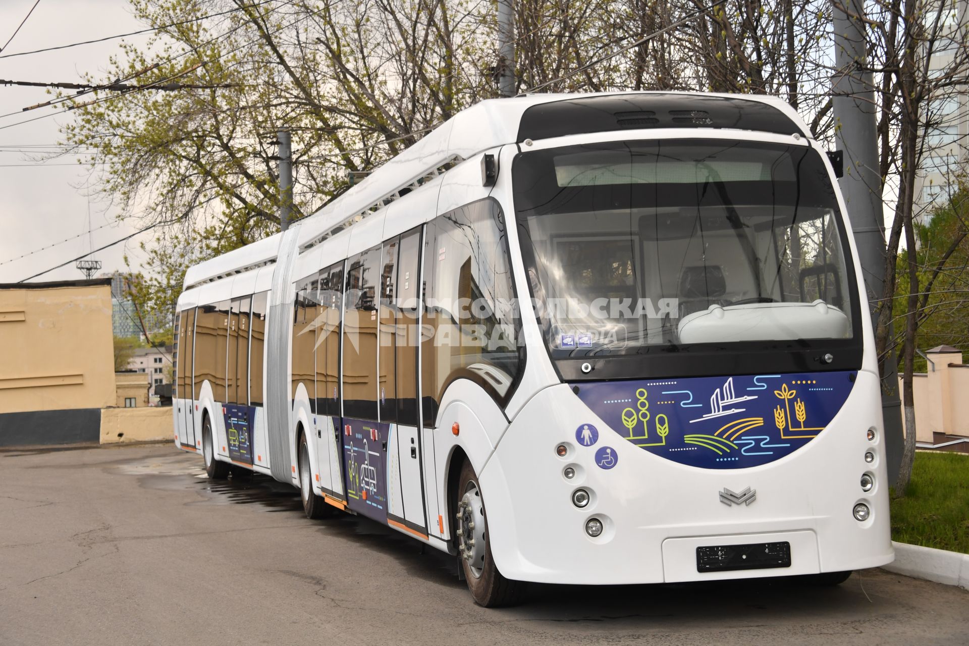 Москва. Электробус  модели E433 Vitovt Max Electro  в автобусном парке.