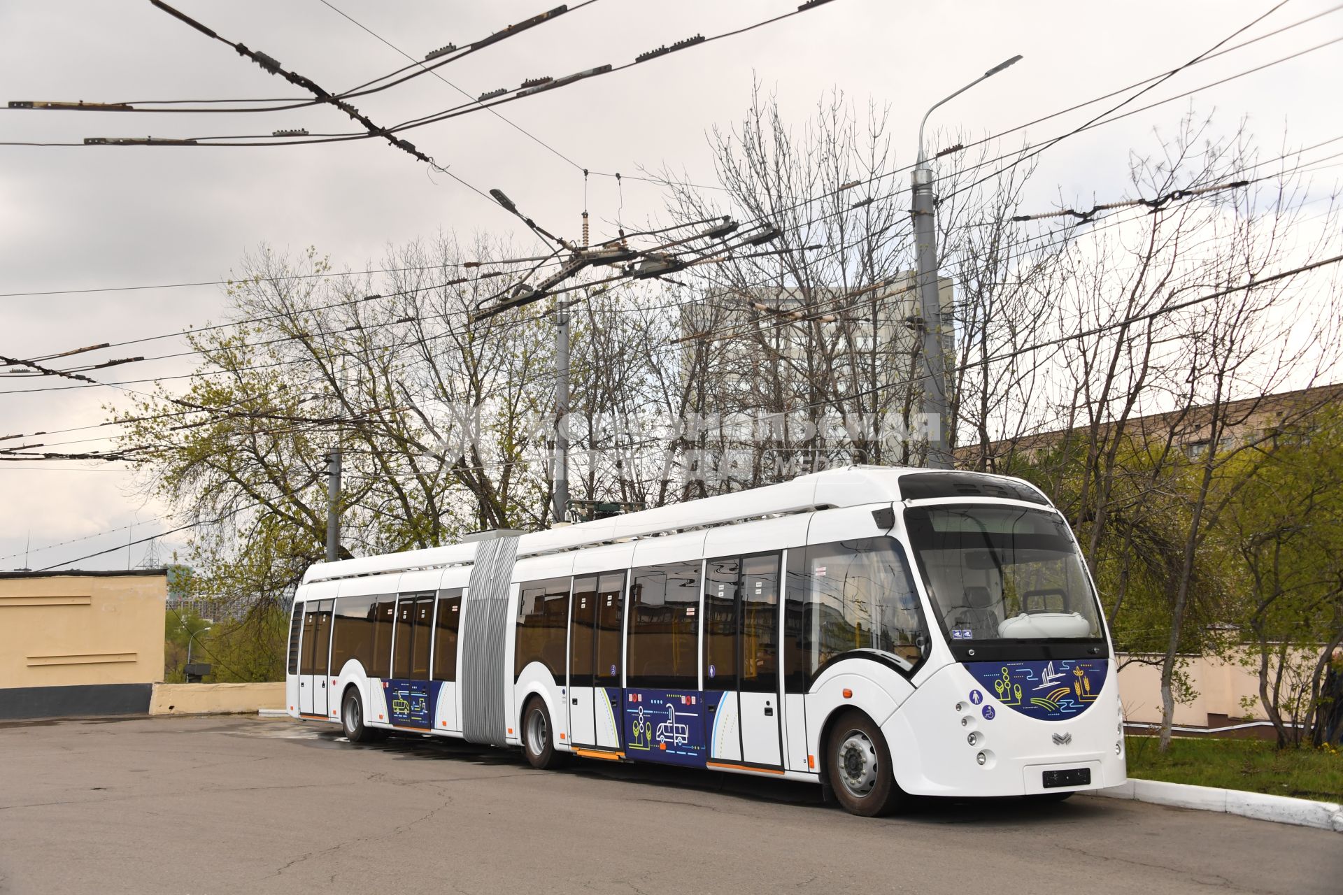 Москва. Электробус  модели E433 Vitovt Max Electro  в автобусном парке.