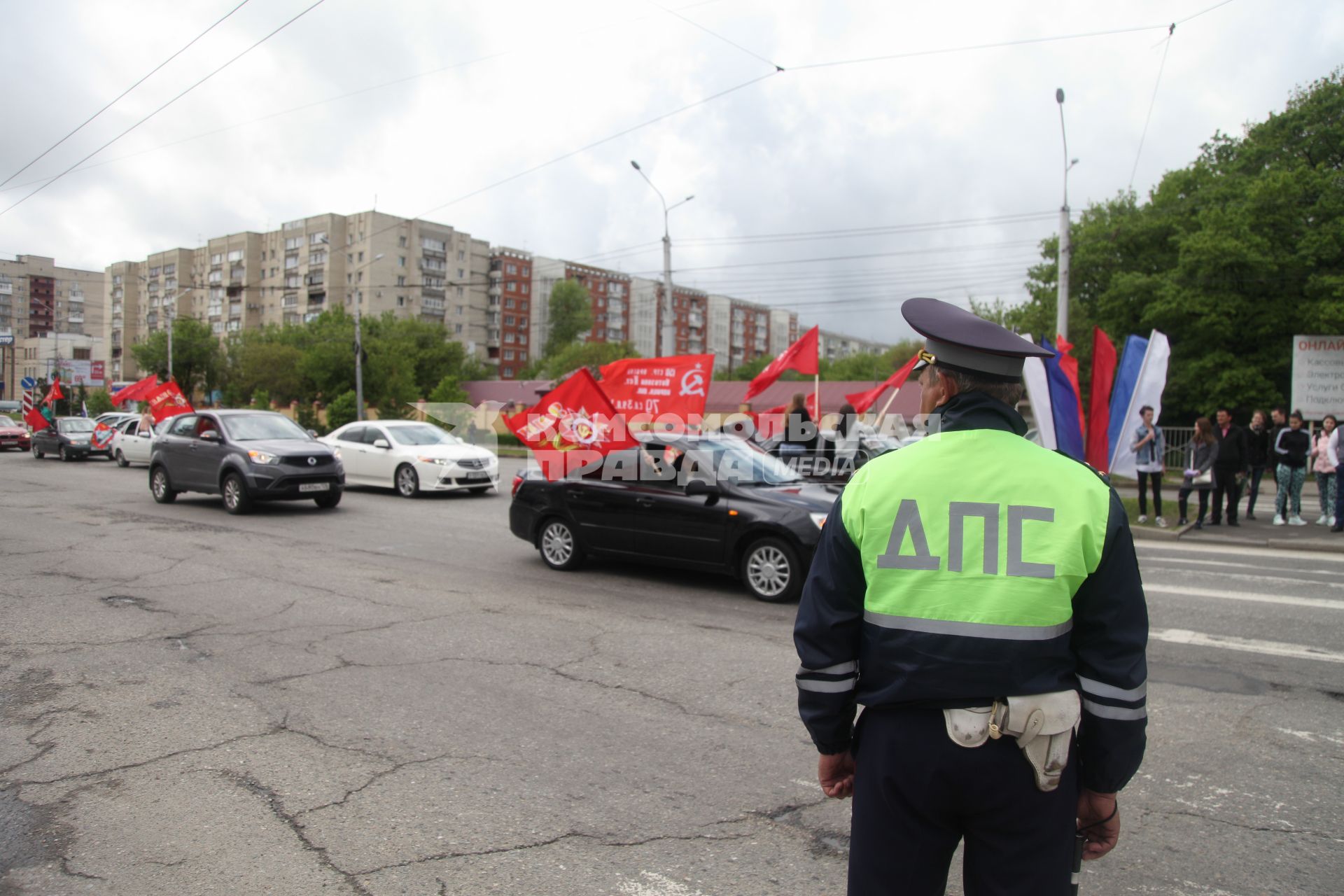 Ставрополь.  Участники во время автопробега в рамках общекраевой акции `Колонна имени Героя Советского Союза Ивана Алексеевича Щипакина `На Берлин!`,  посвященной 72-й годовщине Победы в Великой Отечественной войне.