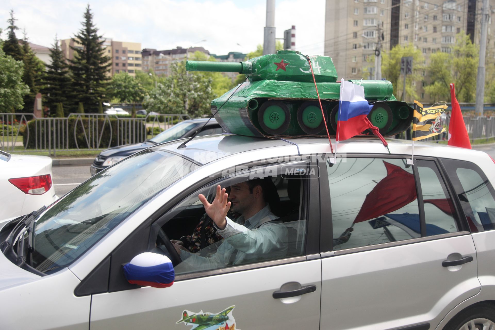 Ставрополь.  Участник во время автопробега в рамках общекраевой акции `Колонна имени Героя Советского Союза Ивана Алексеевича Щипакина `На Берлин!`,  посвященной 72-й годовщине Победы в Великой Отечественной войне.