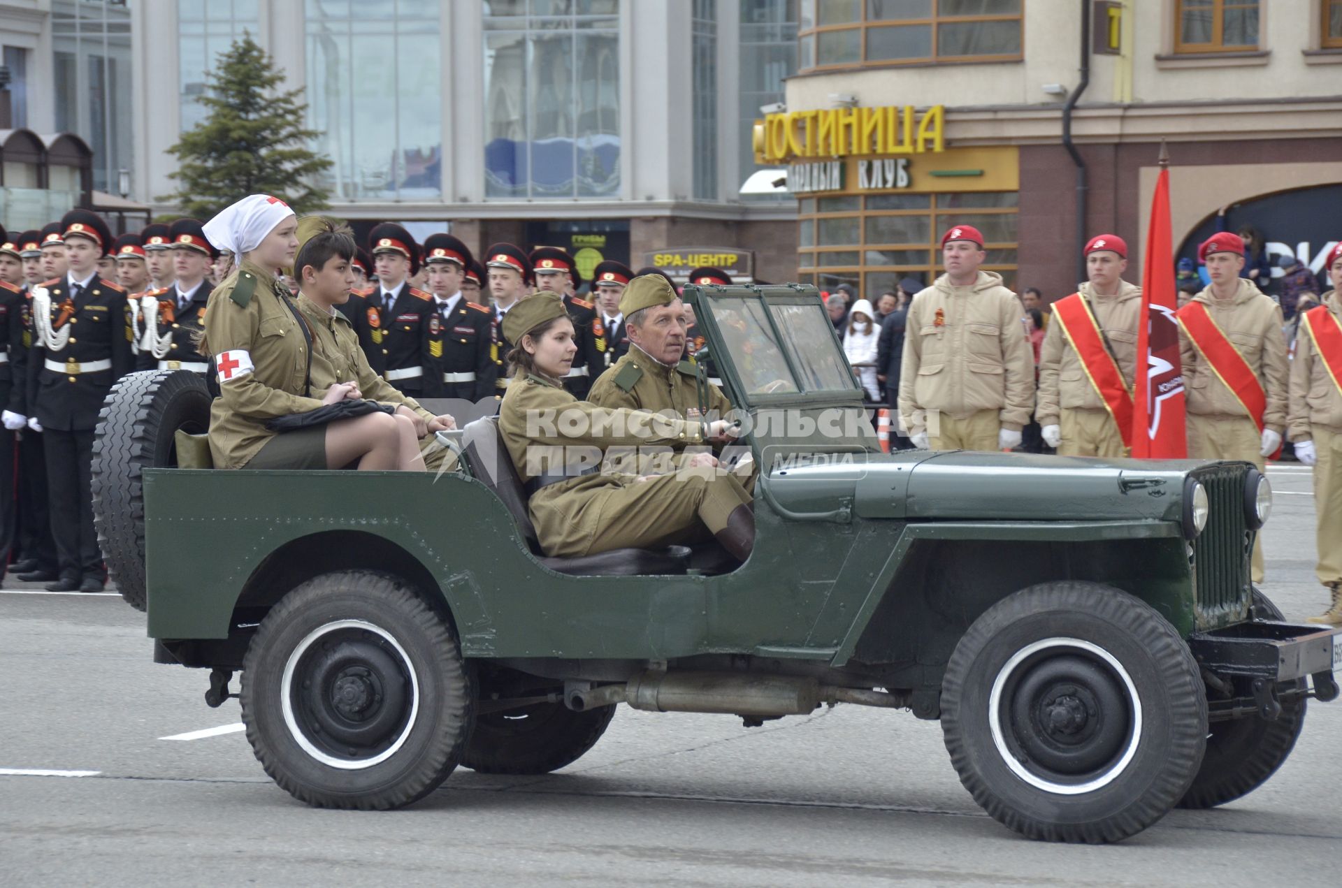 Тула.  Военнослужащие во время военного парада, посвященного 72-й годовщине Победы в Великой Отечественной войне.