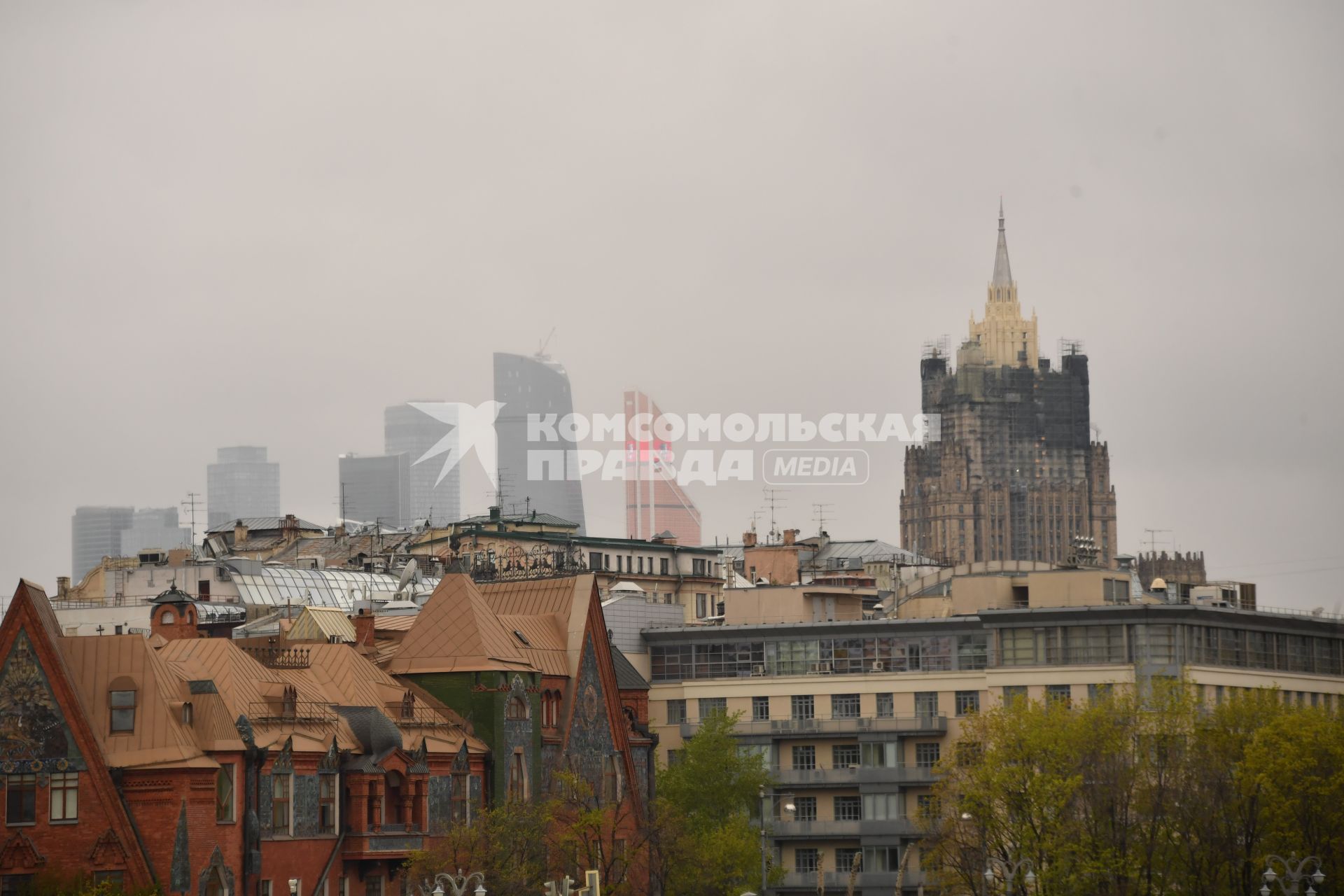 Москва.  Реставрация фасада здания  Министерства иностранных дел РФ.