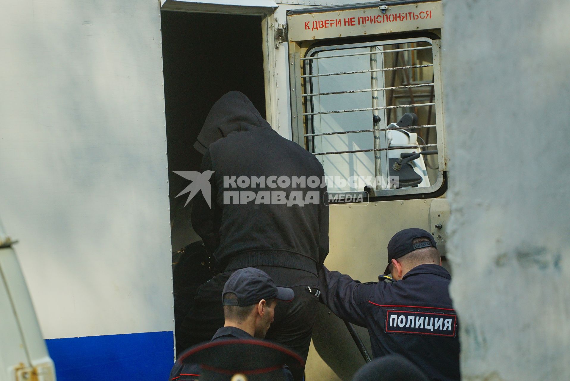 Екатеринбург. Полицейские конвойной службы во время конвоирования подсудимых из здания суда