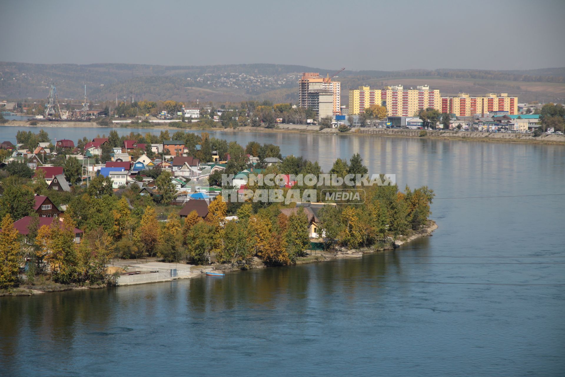 Иркутск. Видна  на город и реку Ангару.