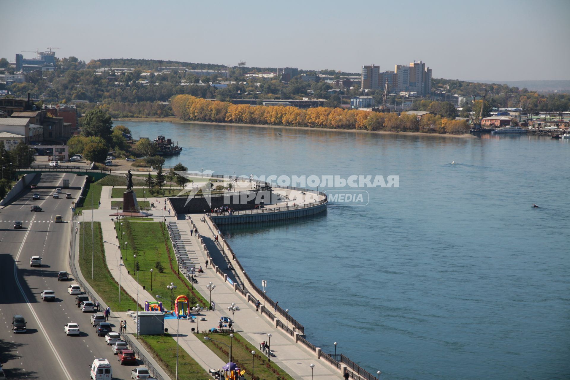 Иркутск. Вид на Нижнюю набережную города.