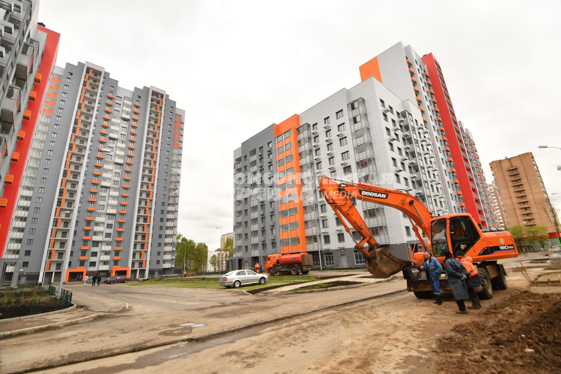 Москва.  Дома на улице Бескудниковский бульвар, в которые будут переселять жителей из хрущевок по программе реновации.