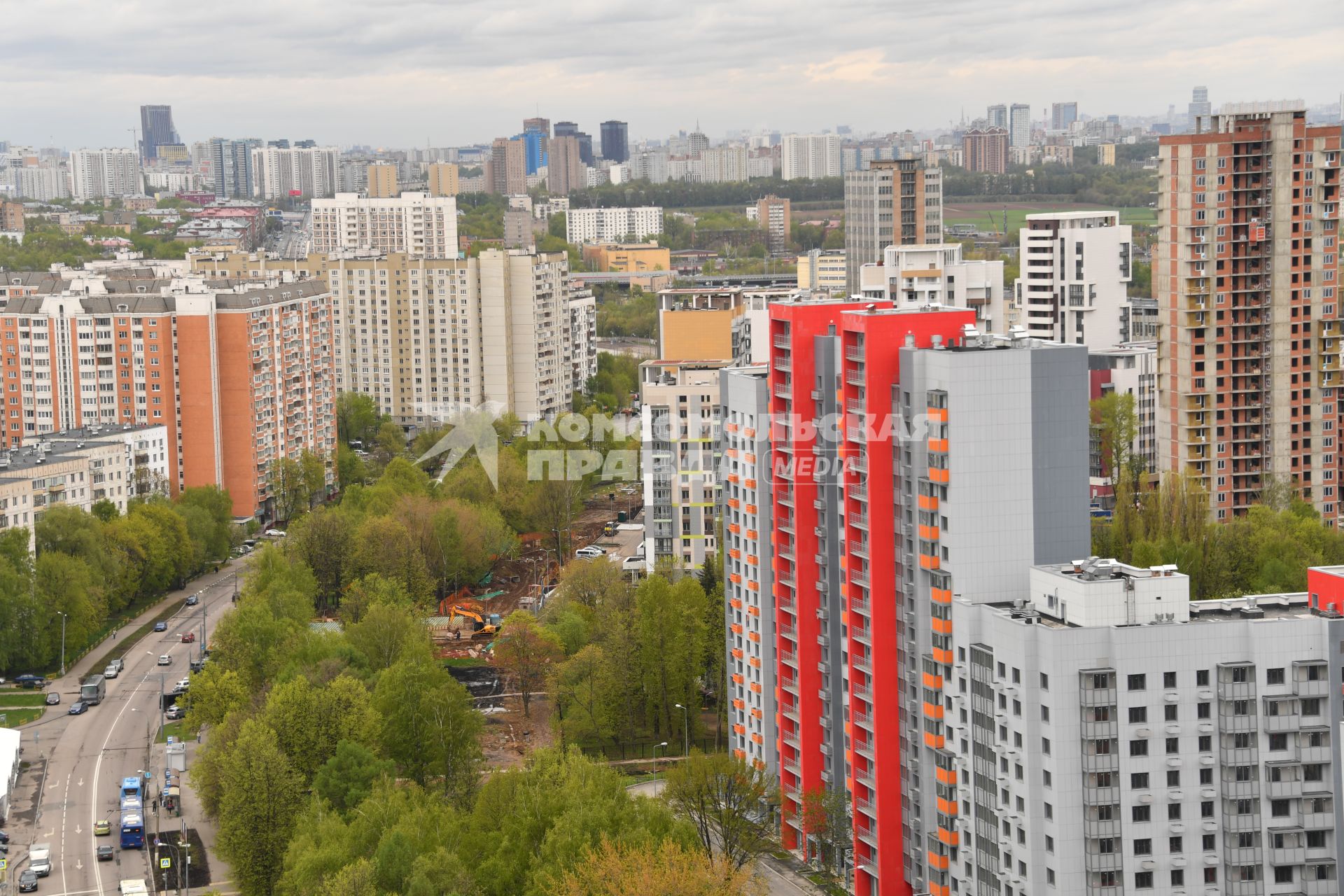 Москва.  Дома на улице Бескудниковский бульвар, в которые будут переселять жителей из хрущевок по программе реновации.