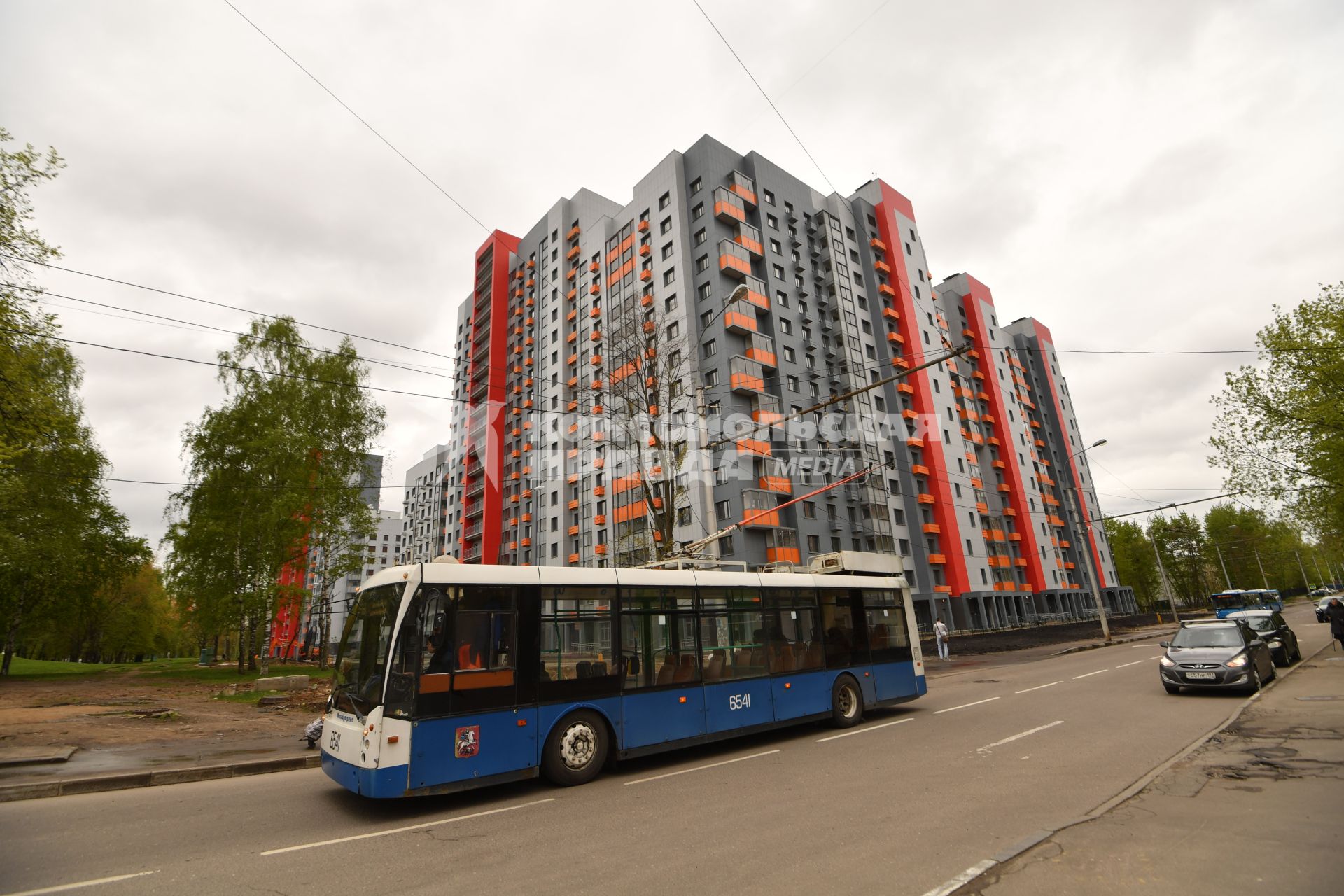 Москва.  Дома на улице Бескудниковский бульвар, в которые будут переселять жителей из хрущевок по программе реновации.