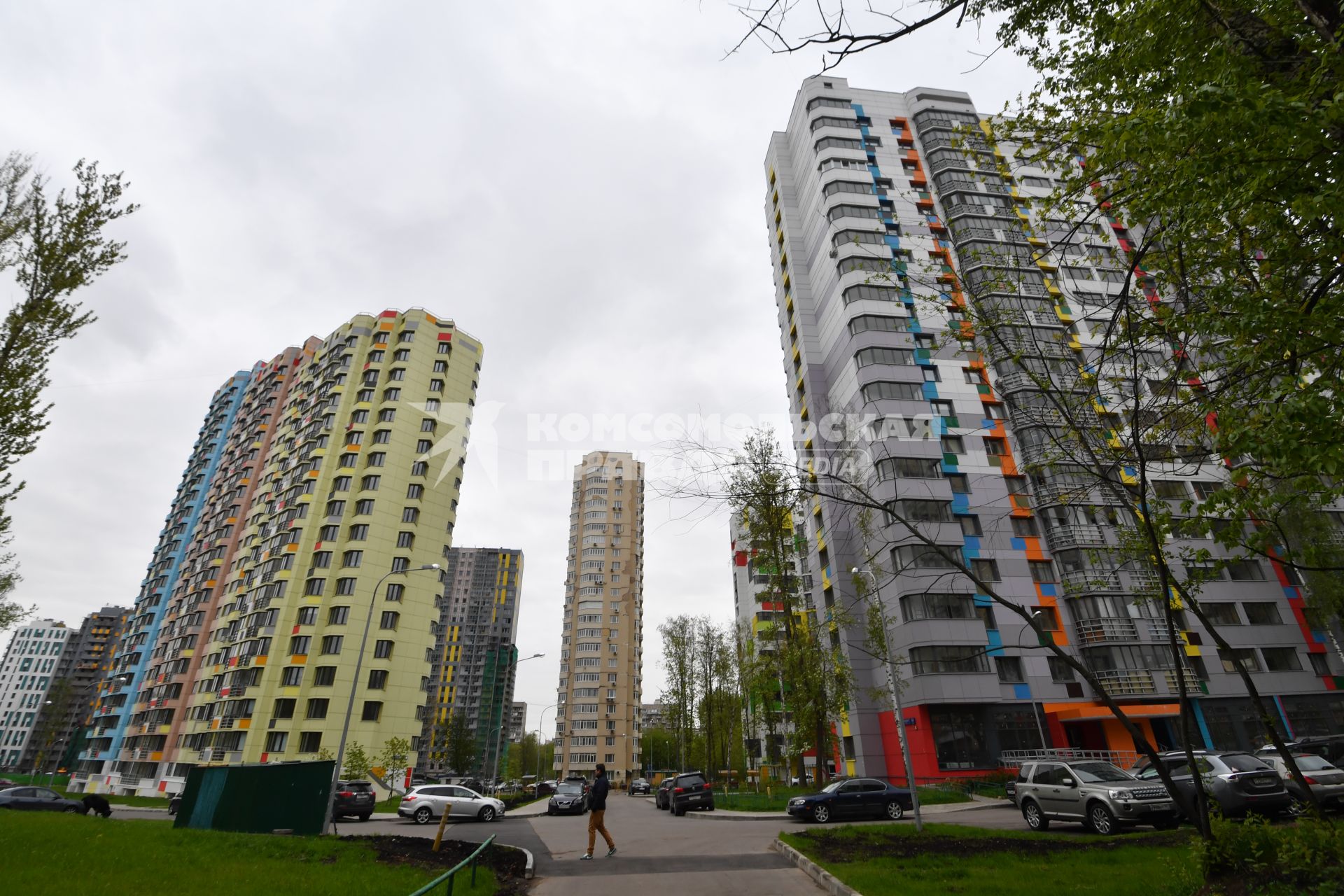 Москва.  Новые дома в районе  Бескудниково,  в которые будут переселять жителей из хрущевок по программе реновации.