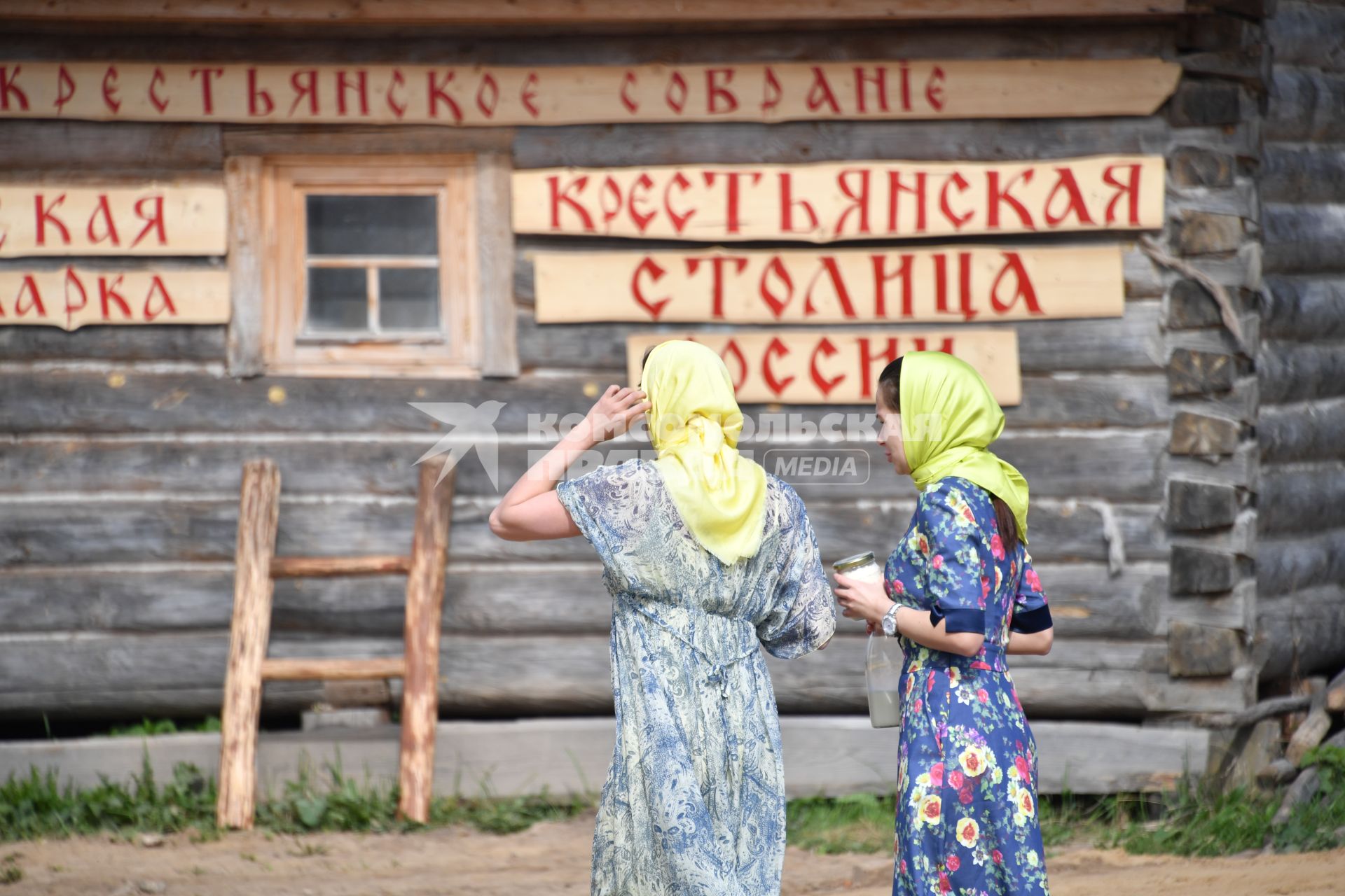 Московская область. Слобода Германа Стерлигова. Посетители на ярмарке.