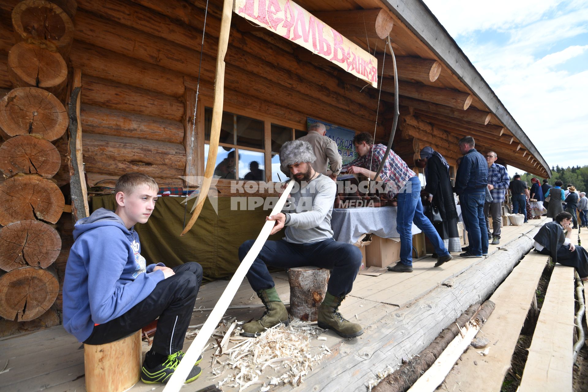 Московская область. Слобода Германа Стерлигова. Посетители на ярмарке.