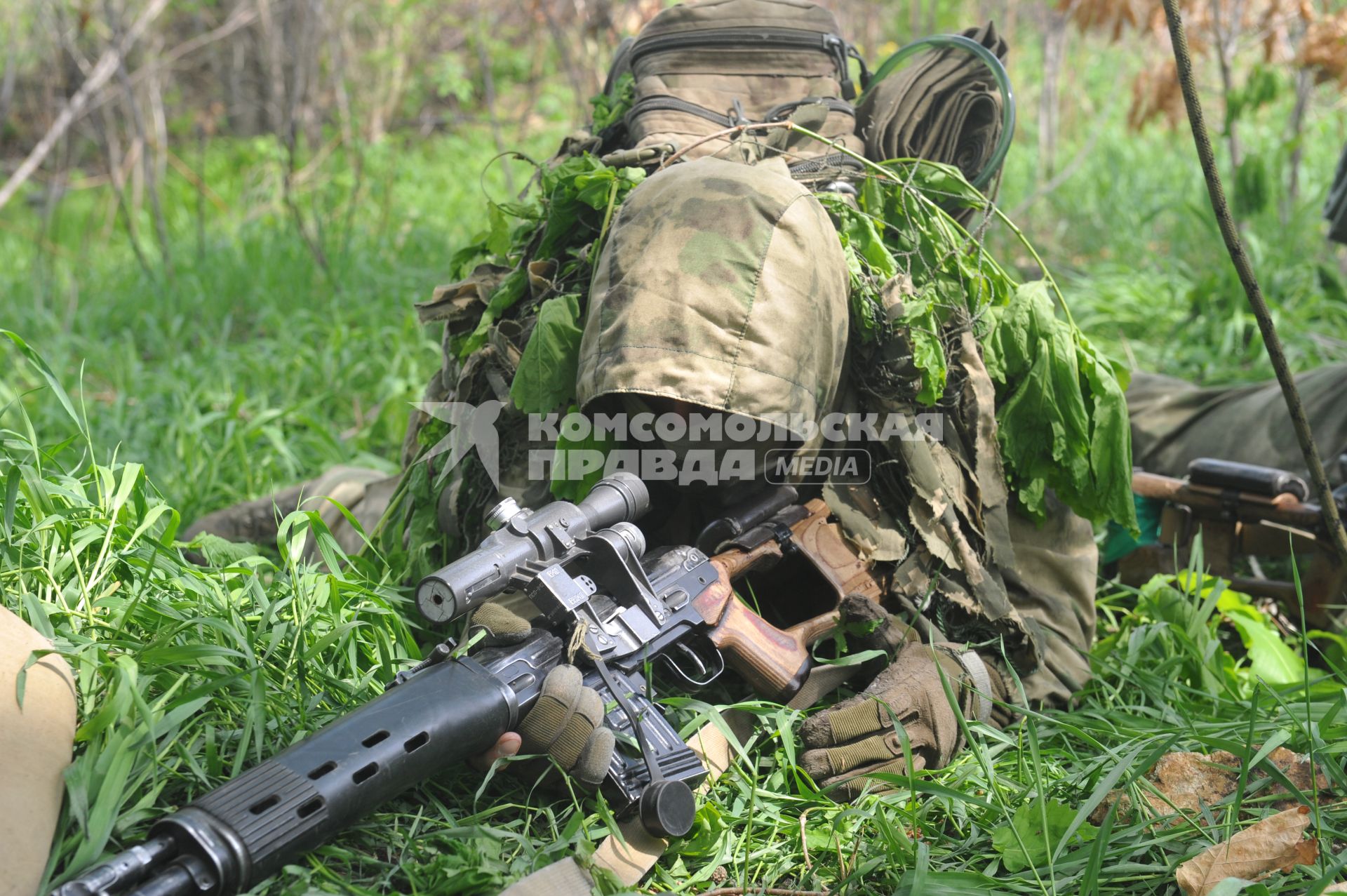 Хабаровск.   Мужчина  на занятиях  в  школе снайперов.