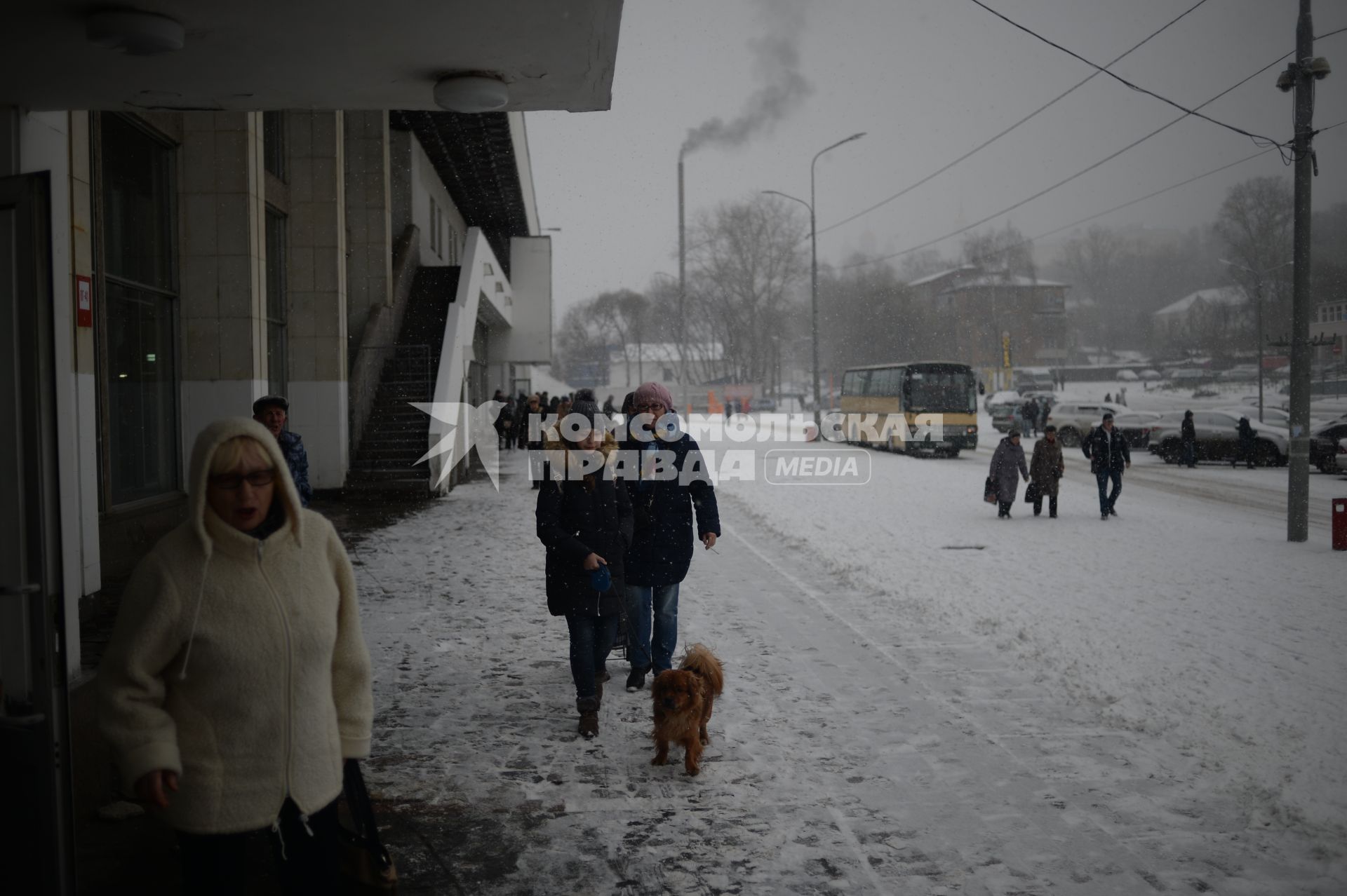 Владимир. Люди на улице города.