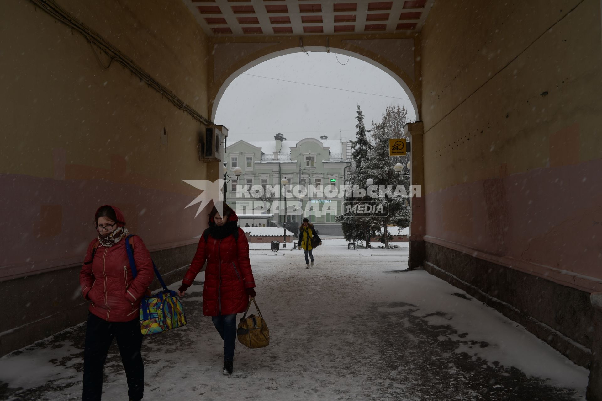 Владимир. Люди на улице города.