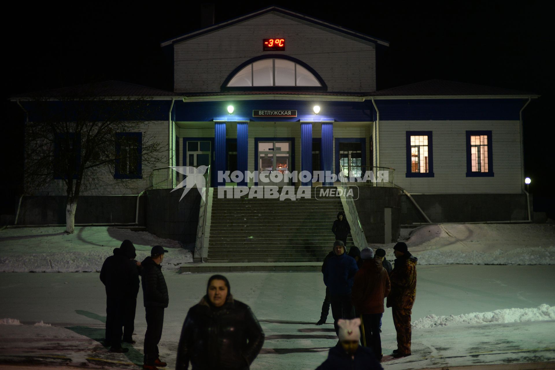 Нижегородская область. Пассажиры на станции Ветлужская.