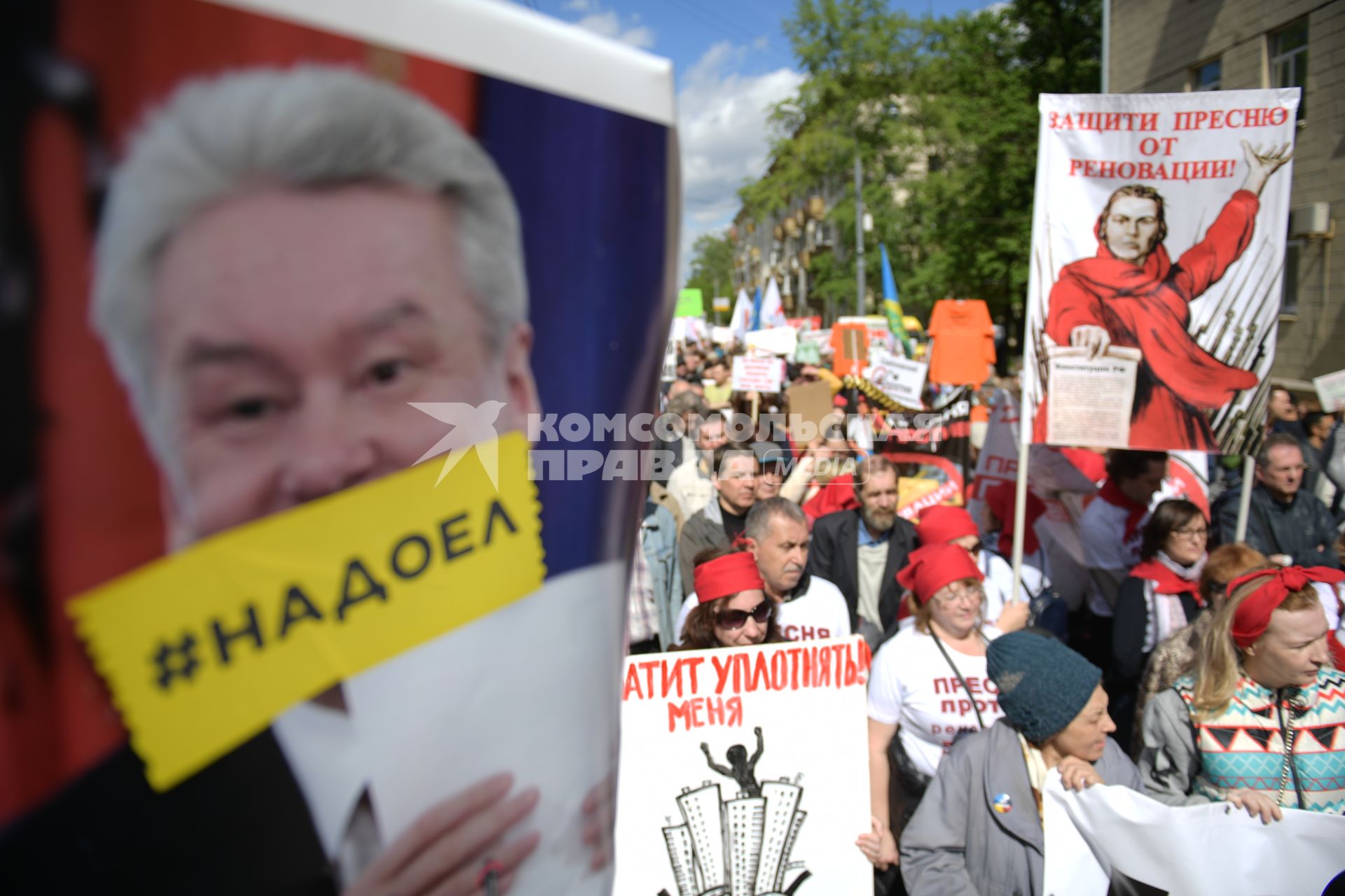 Москва. Участники  митинга на улице Вавилова против сноса пятиэтажек.