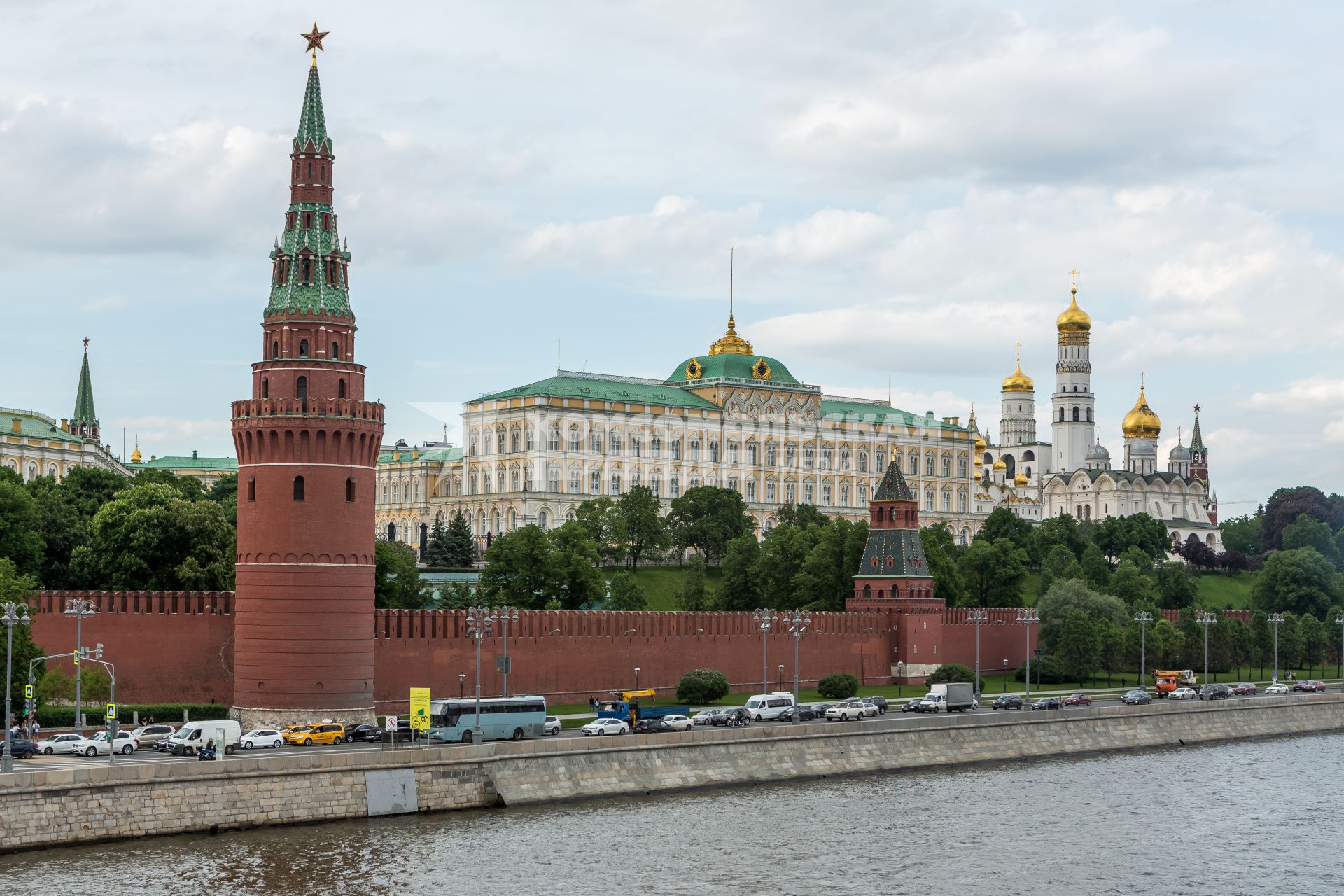 Москва. Вид на Кремль с Большого Каменного моста.